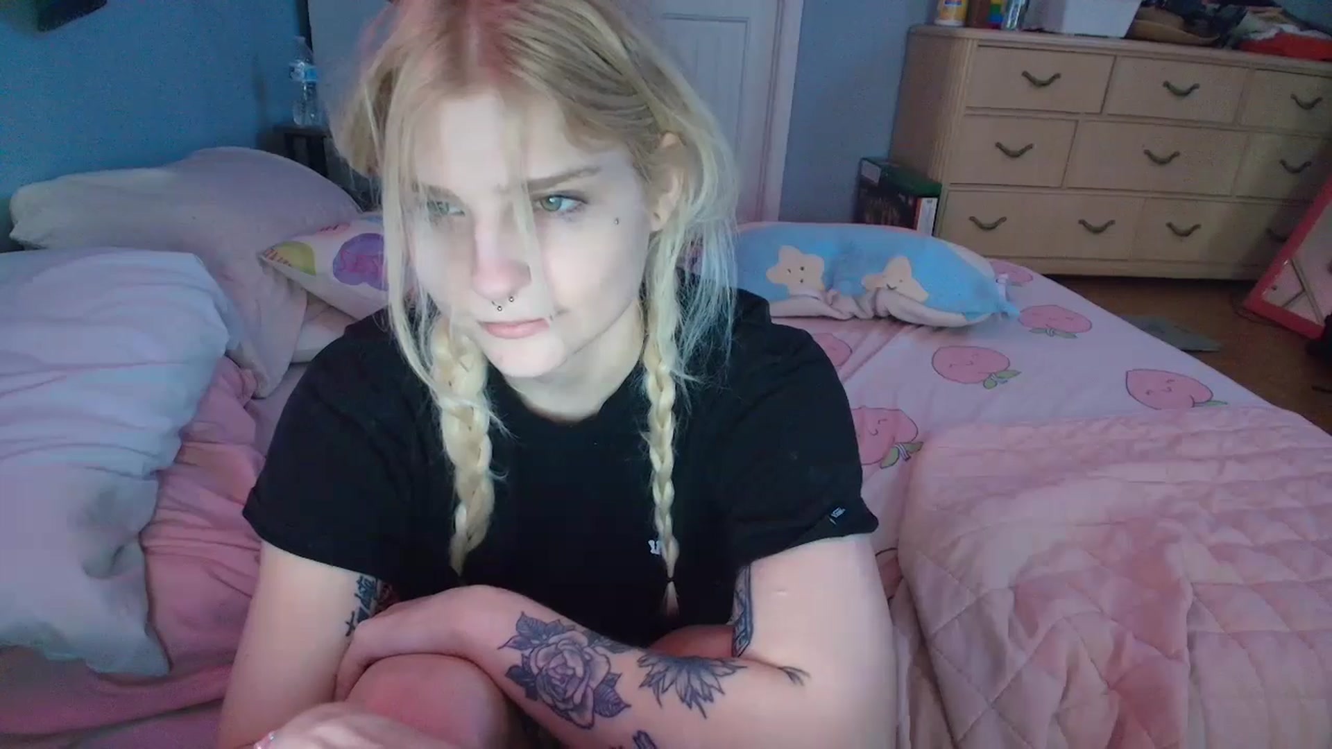 Gallery image thumbnail from DuckChan0's myfreecams stream on, 01/27/2025, 16:55 image 11 of 20