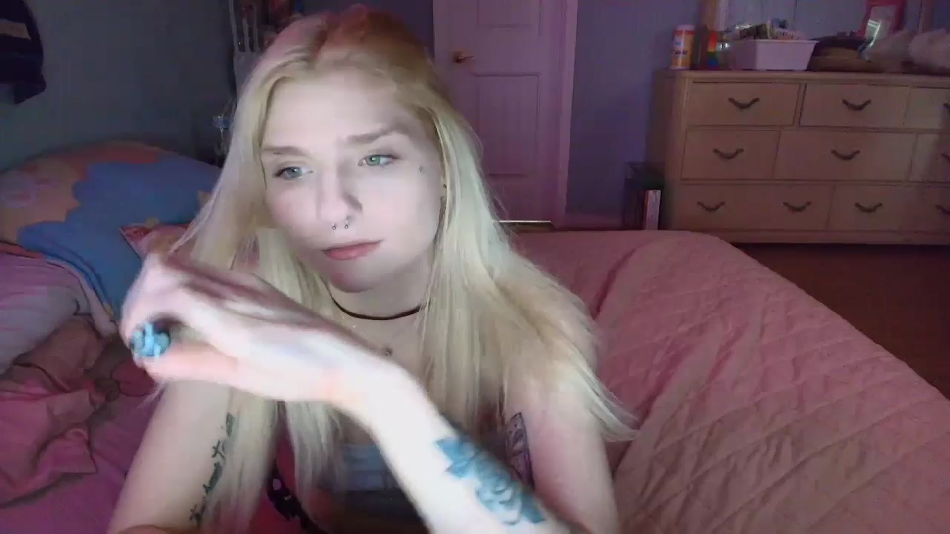 Gallery image thumbnail from DuckChan0's myfreecams stream on, 01/27/2025, 23:36 image 1 of 20