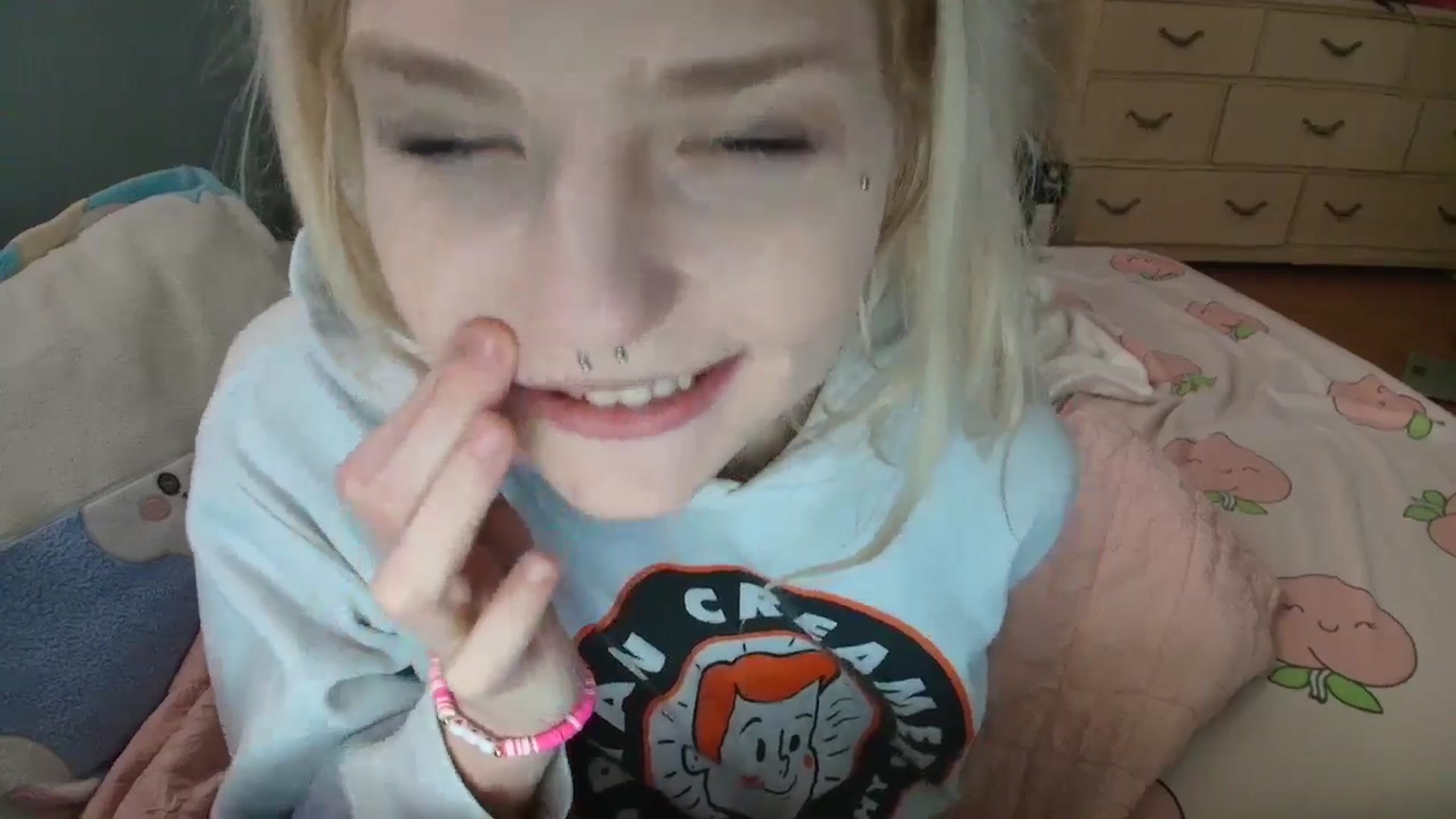 Gallery image thumbnail from DuckChan0's myfreecams stream on, 01/29/2025, 15:20 image 7 of 20