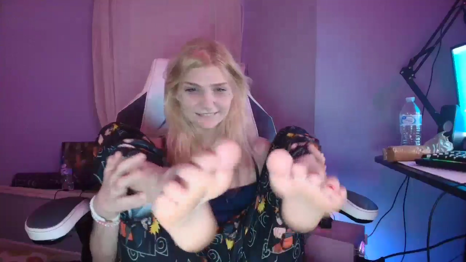 Gallery image thumbnail from DuckChan0's myfreecams stream on, 01/29/2025, 23:44 image 16 of 20