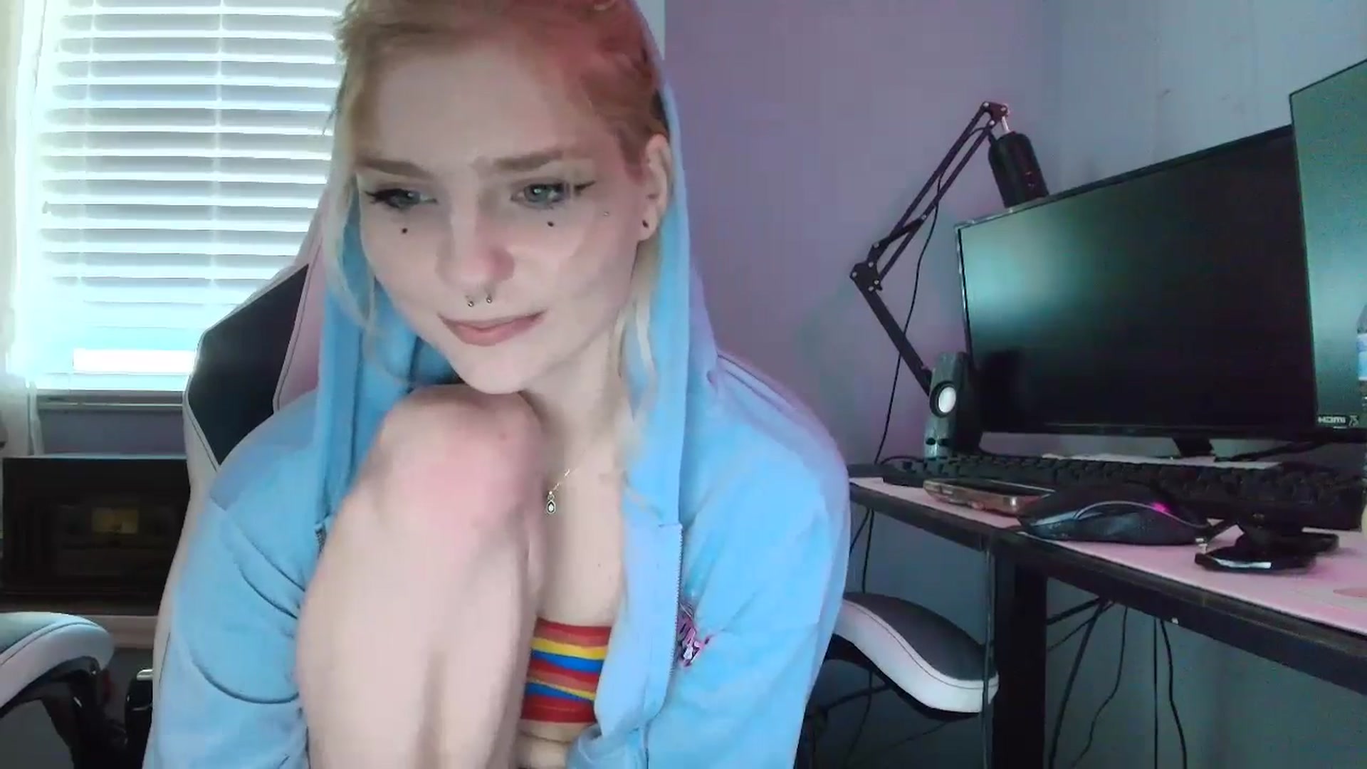 Gallery image thumbnail from DuckChan0's myfreecams stream on, 01/30/2025, 16:36 image 10 of 20