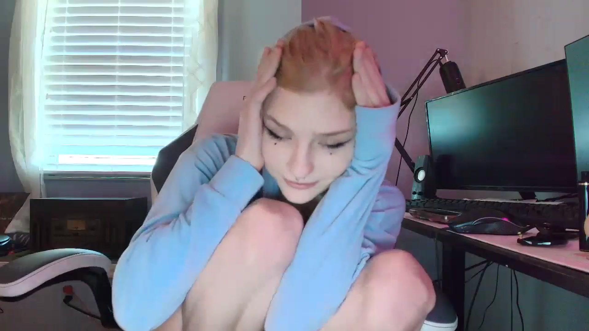 Gallery image thumbnail from DuckChan0's myfreecams stream on, 01/30/2025, 16:36 image 15 of 20