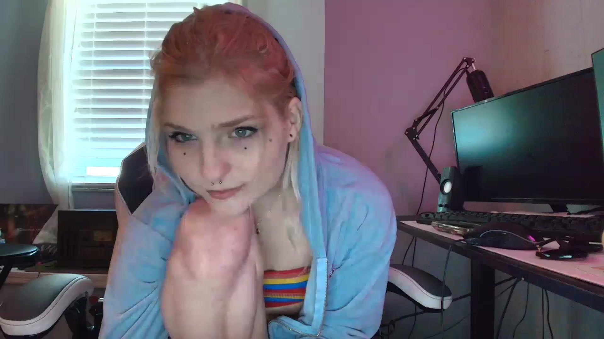 Gallery image thumbnail from DuckChan0's myfreecams stream on, 01/30/2025, 16:36 image 7 of 20