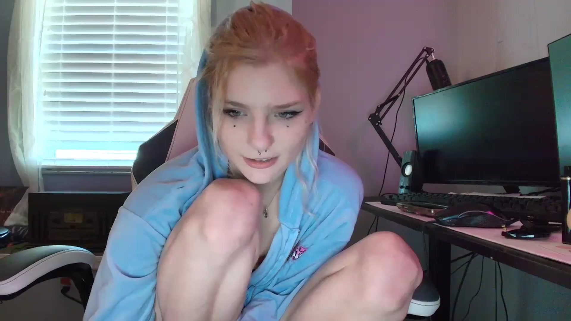 Gallery image thumbnail from DuckChan0's myfreecams stream on, 01/30/2025, 16:36 image 14 of 20