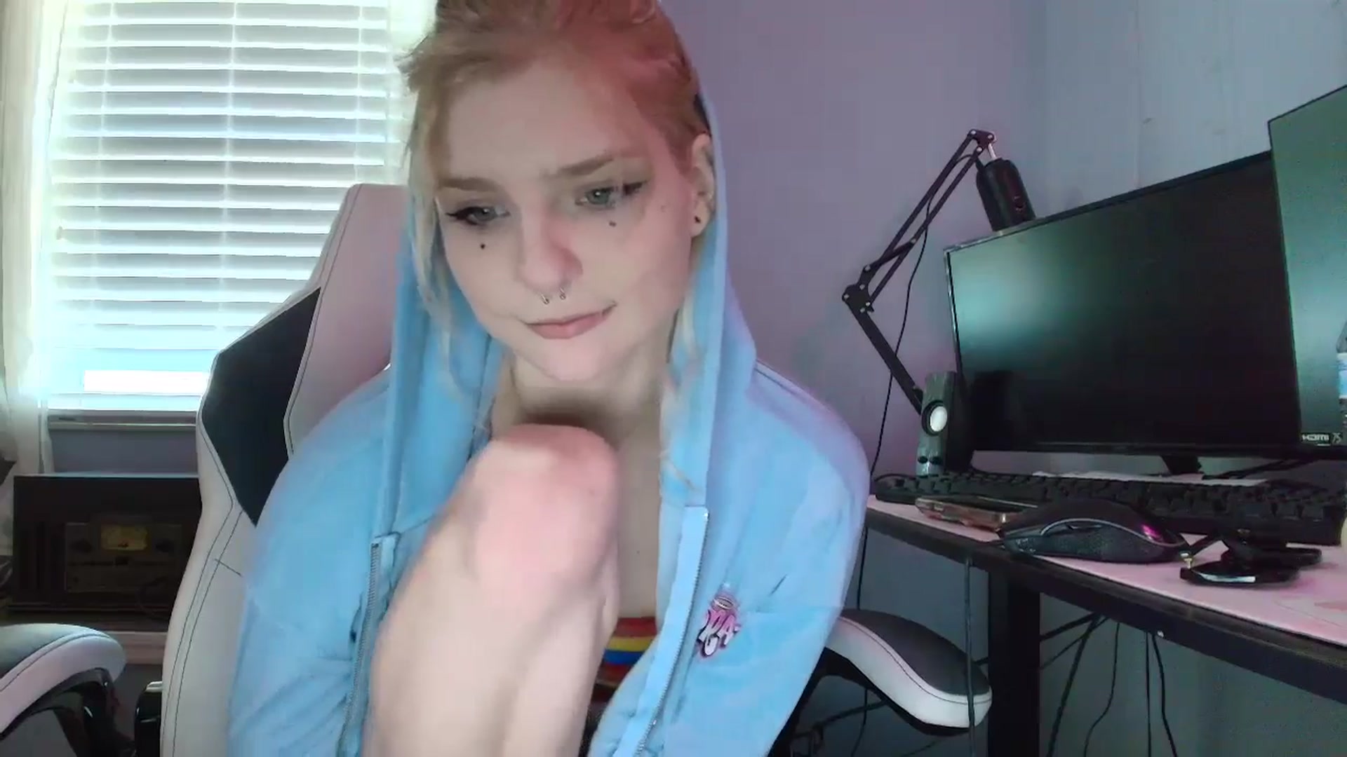 Gallery image thumbnail from DuckChan0's myfreecams stream on, 01/30/2025, 16:36 image 9 of 20