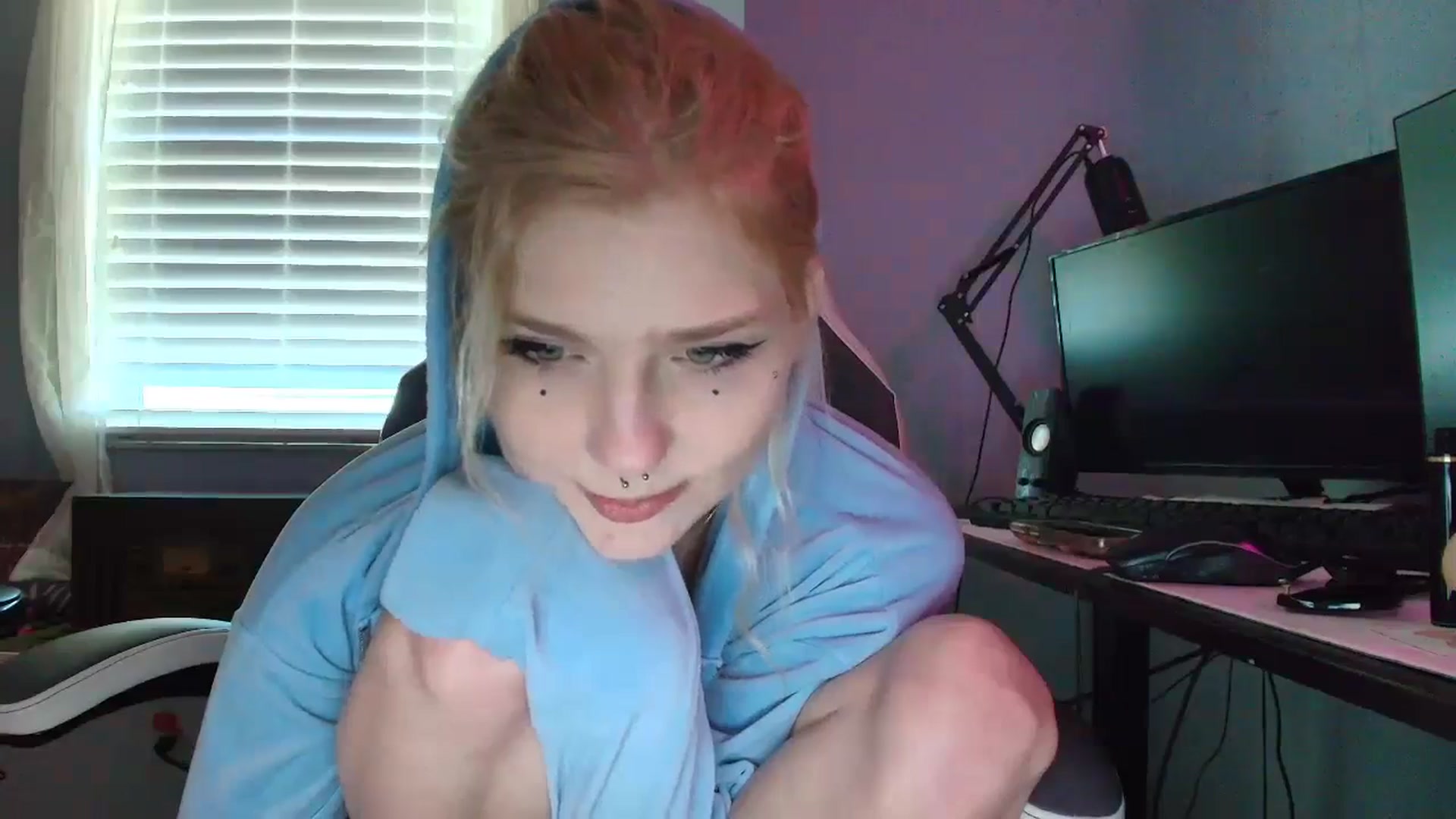 Gallery image thumbnail from DuckChan0's myfreecams stream on, 01/30/2025, 16:36 image 13 of 20