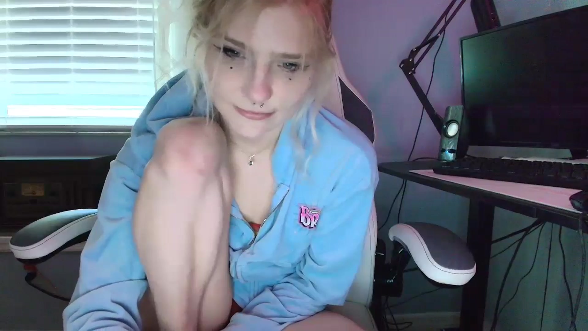 Gallery image thumbnail from DuckChan0's myfreecams stream on, 01/30/2025, 17:35 image 19 of 20