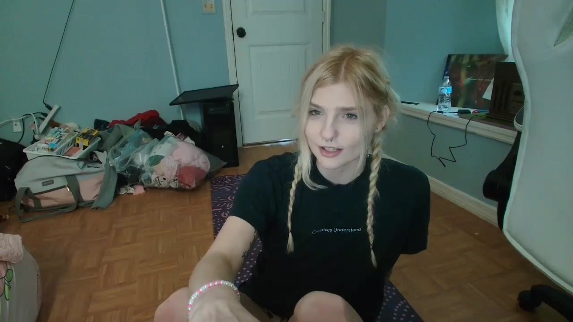Gallery image thumbnail from DuckChan0's myfreecams stream on, 01/31/2025, 15:29 image 15 of 20