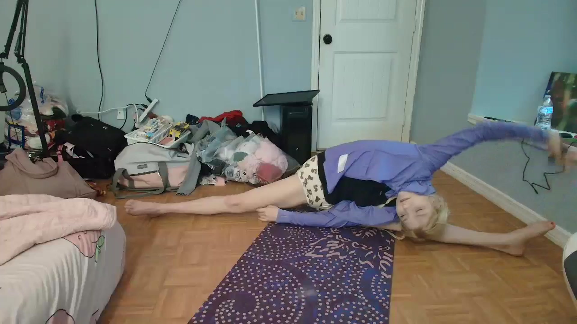 Gallery image thumbnail from DuckChan0's myfreecams stream on, 01/31/2025, 15:29 image 4 of 20
