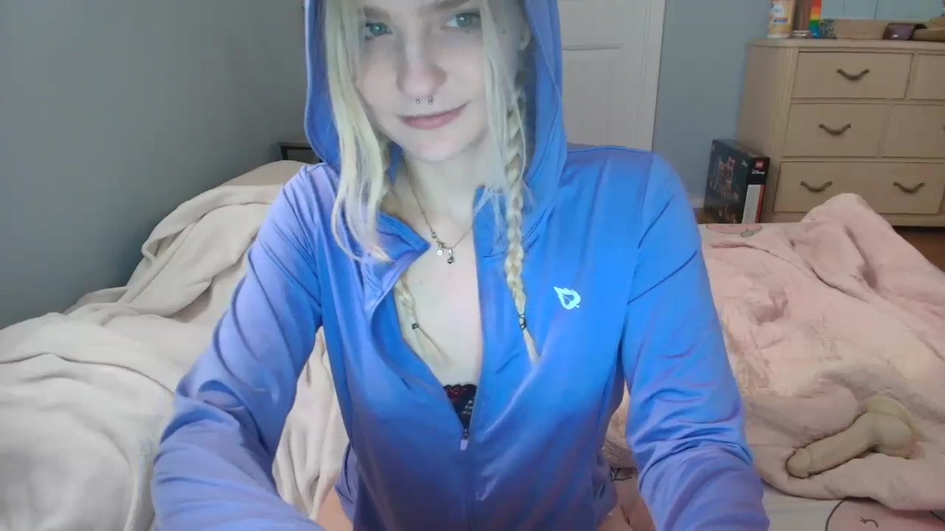 Gallery image thumbnail from DuckChan0's myfreecams stream on, 01/31/2025, 16:19 image 6 of 20