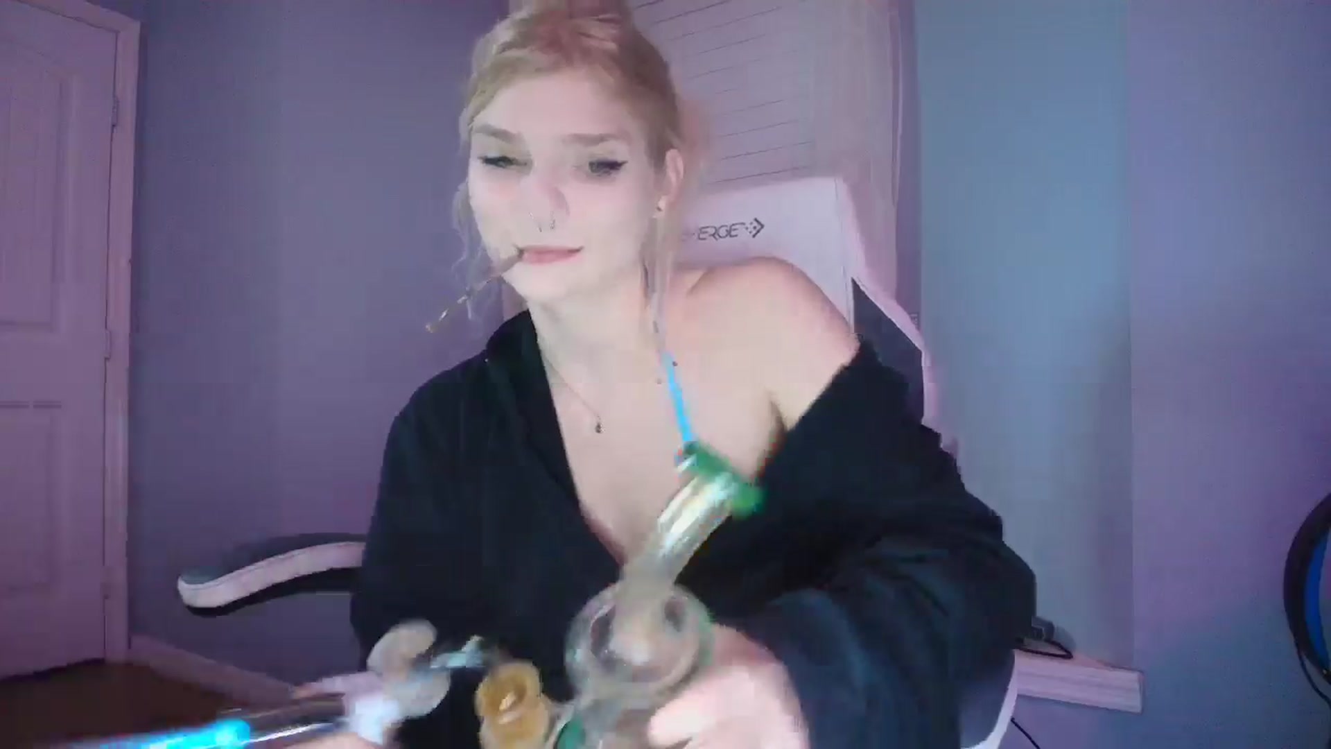 Gallery image thumbnail from DuckChan0's myfreecams stream on, 02/01/2025, 24:00 image 8 of 20