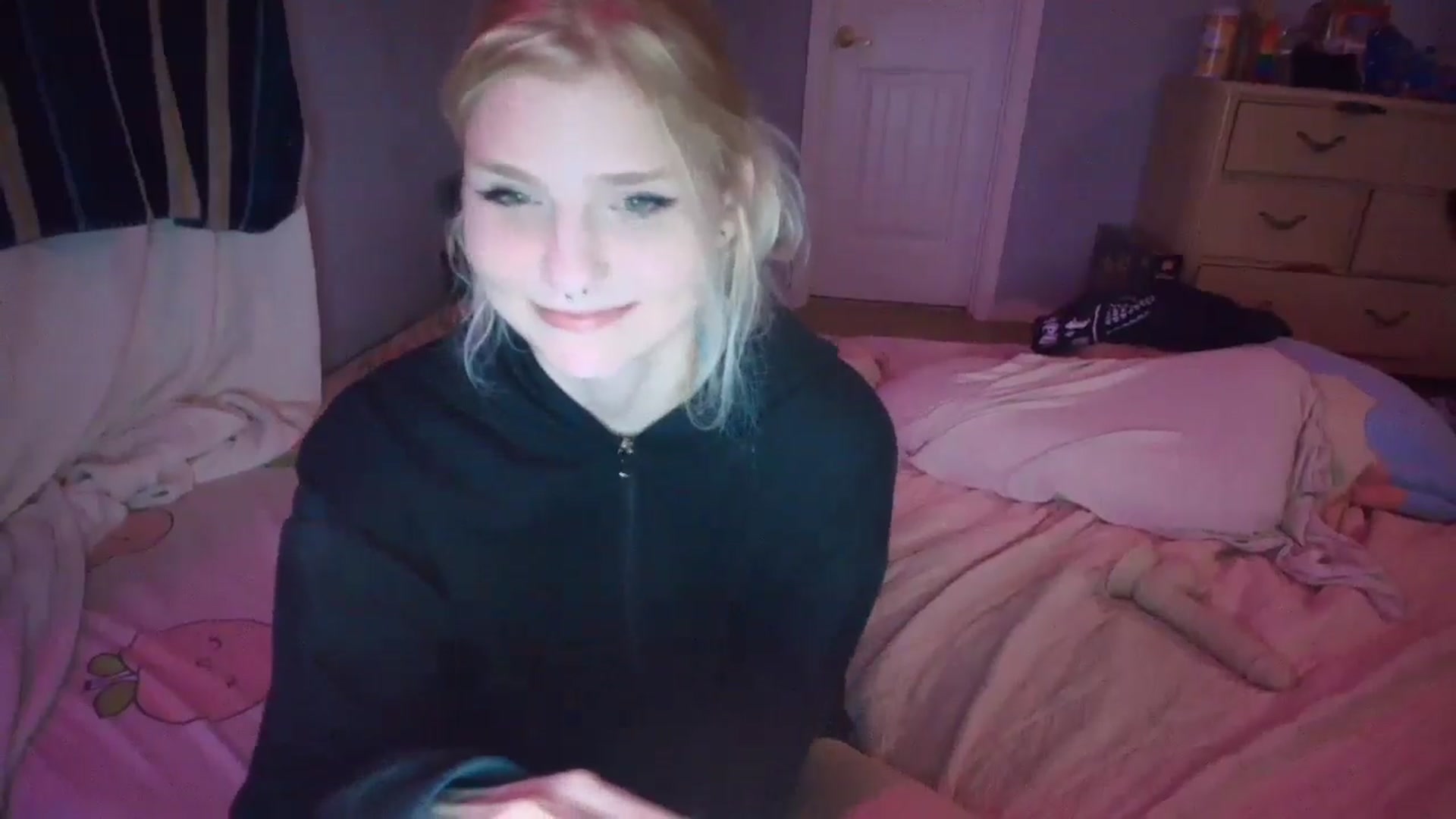 Gallery image thumbnail from DuckChan0's myfreecams stream on, 02/01/2025, 24:52 image 4 of 20