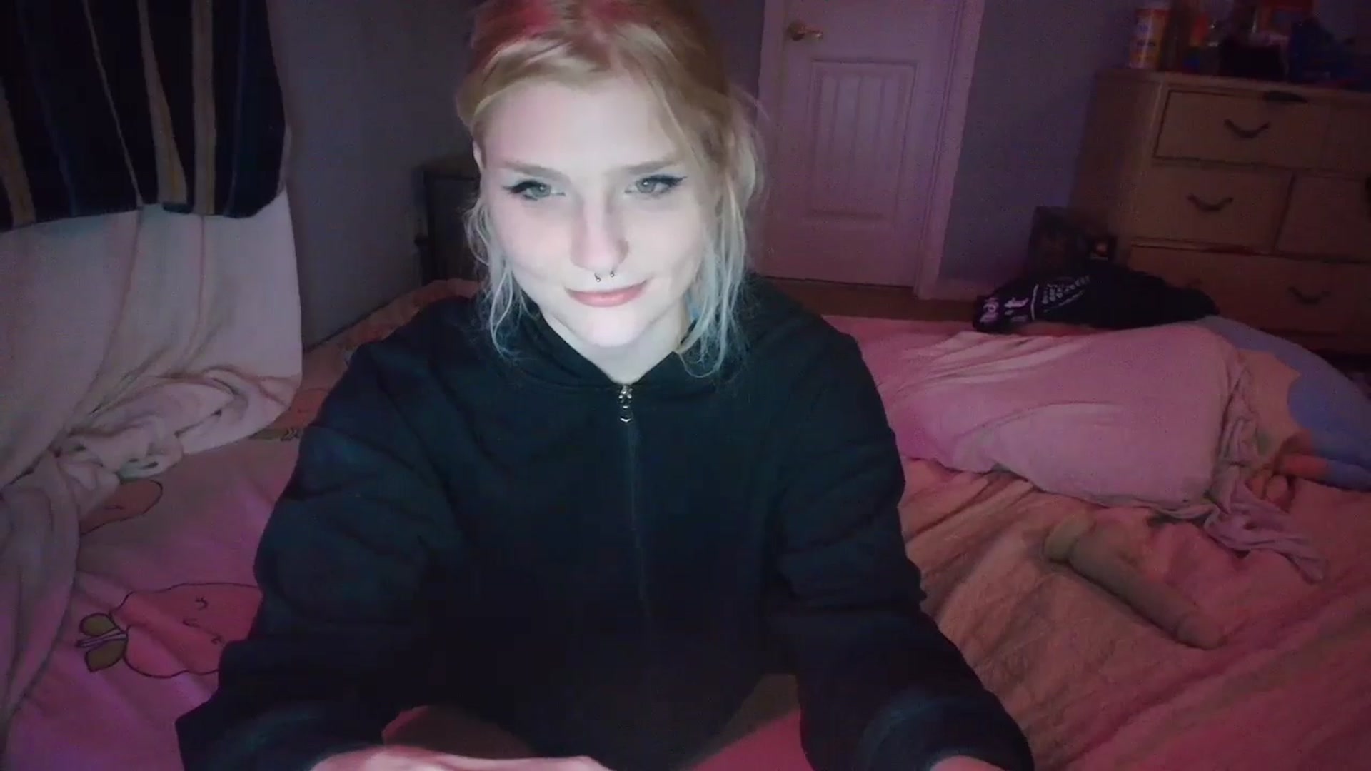 Gallery image thumbnail from DuckChan0's myfreecams stream on, 02/01/2025, 24:52 image 3 of 20