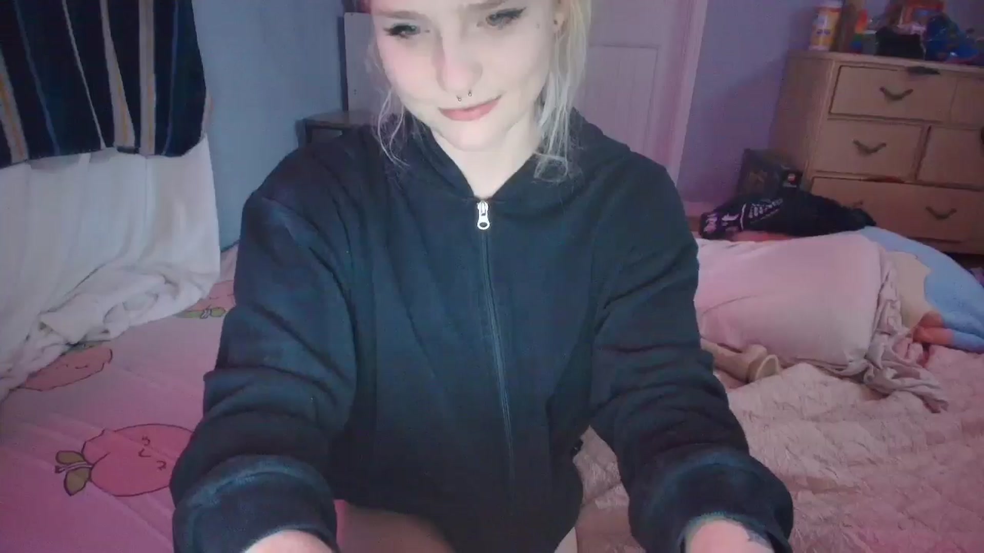 Gallery image thumbnail from DuckChan0's myfreecams stream on, 02/01/2025, 24:52 image 9 of 20