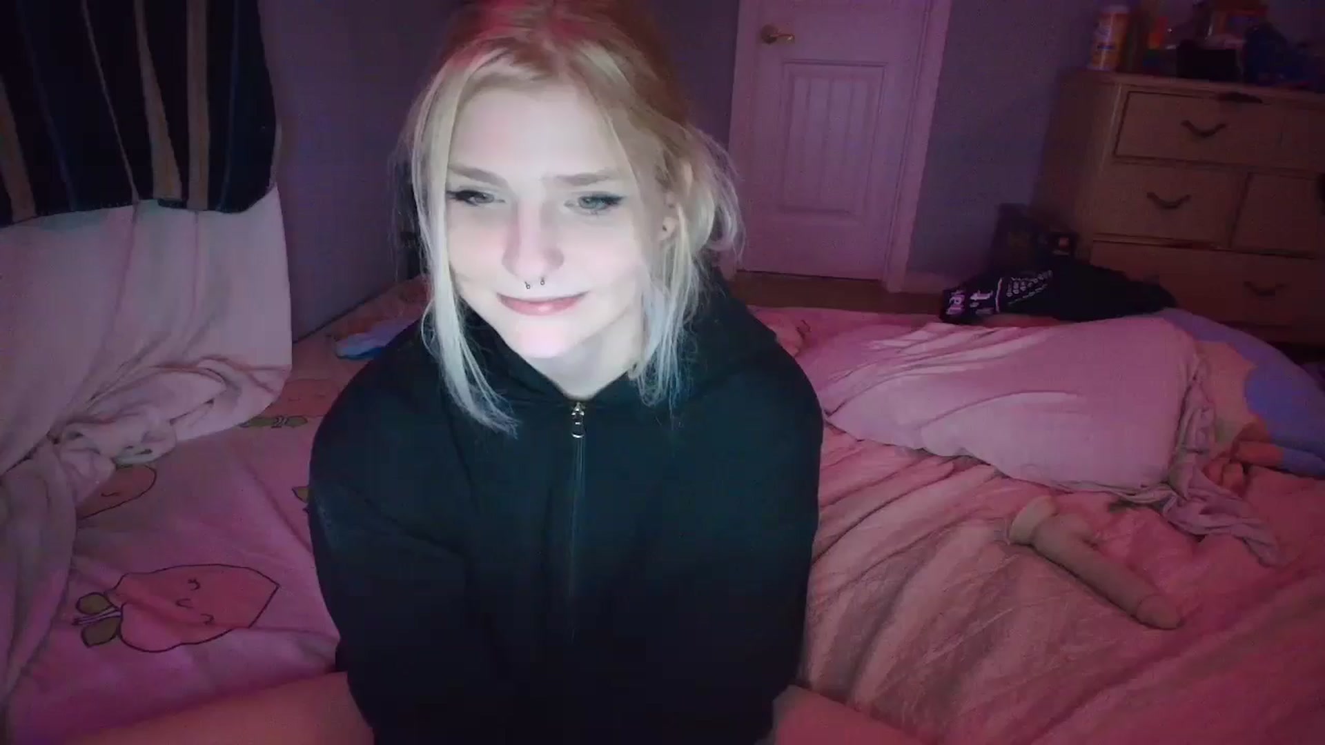 Gallery image thumbnail from DuckChan0's myfreecams stream on, 02/01/2025, 24:52 image 1 of 20