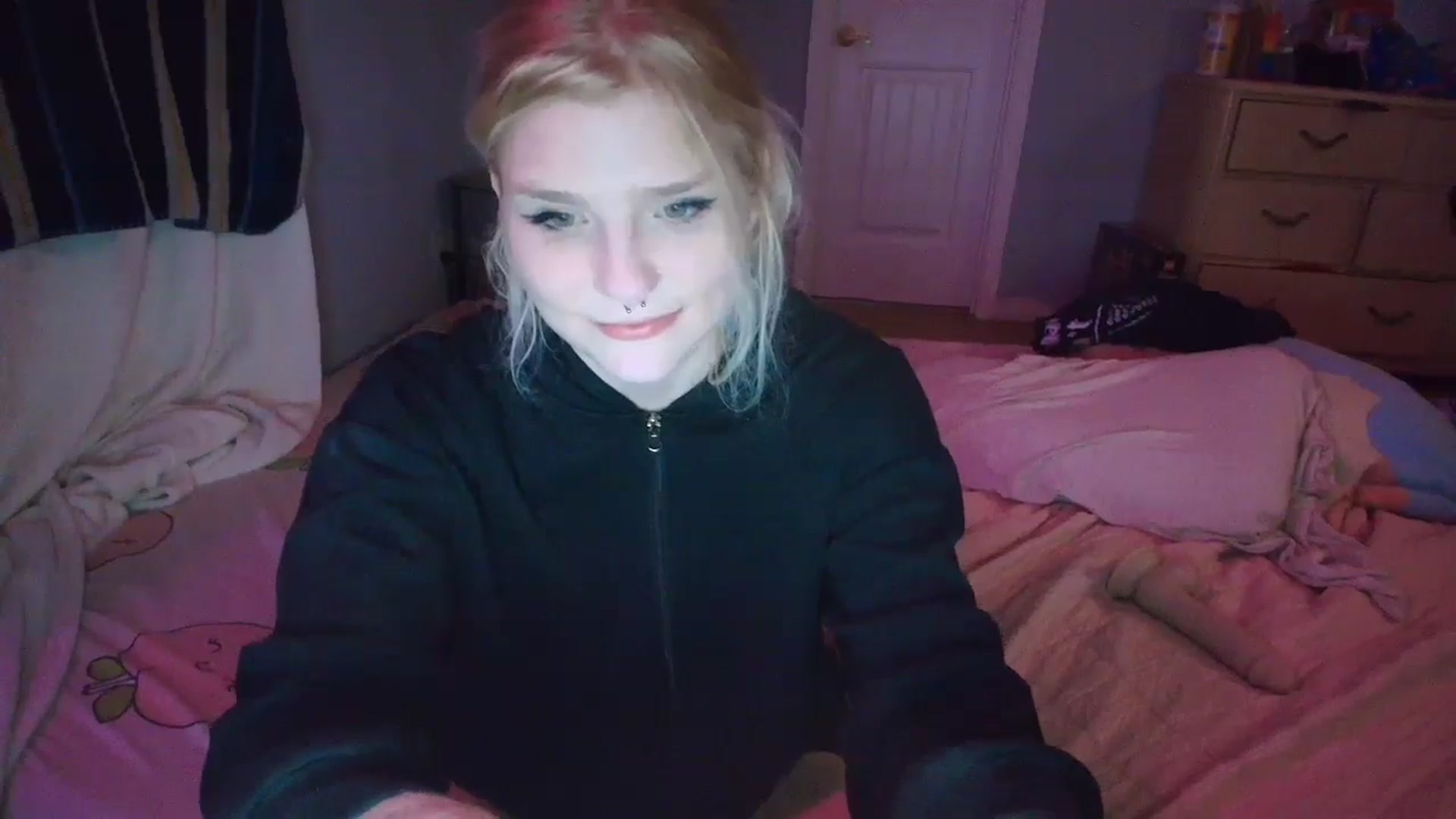 Gallery image thumbnail from DuckChan0's myfreecams stream on, 02/01/2025, 24:52 image 5 of 20