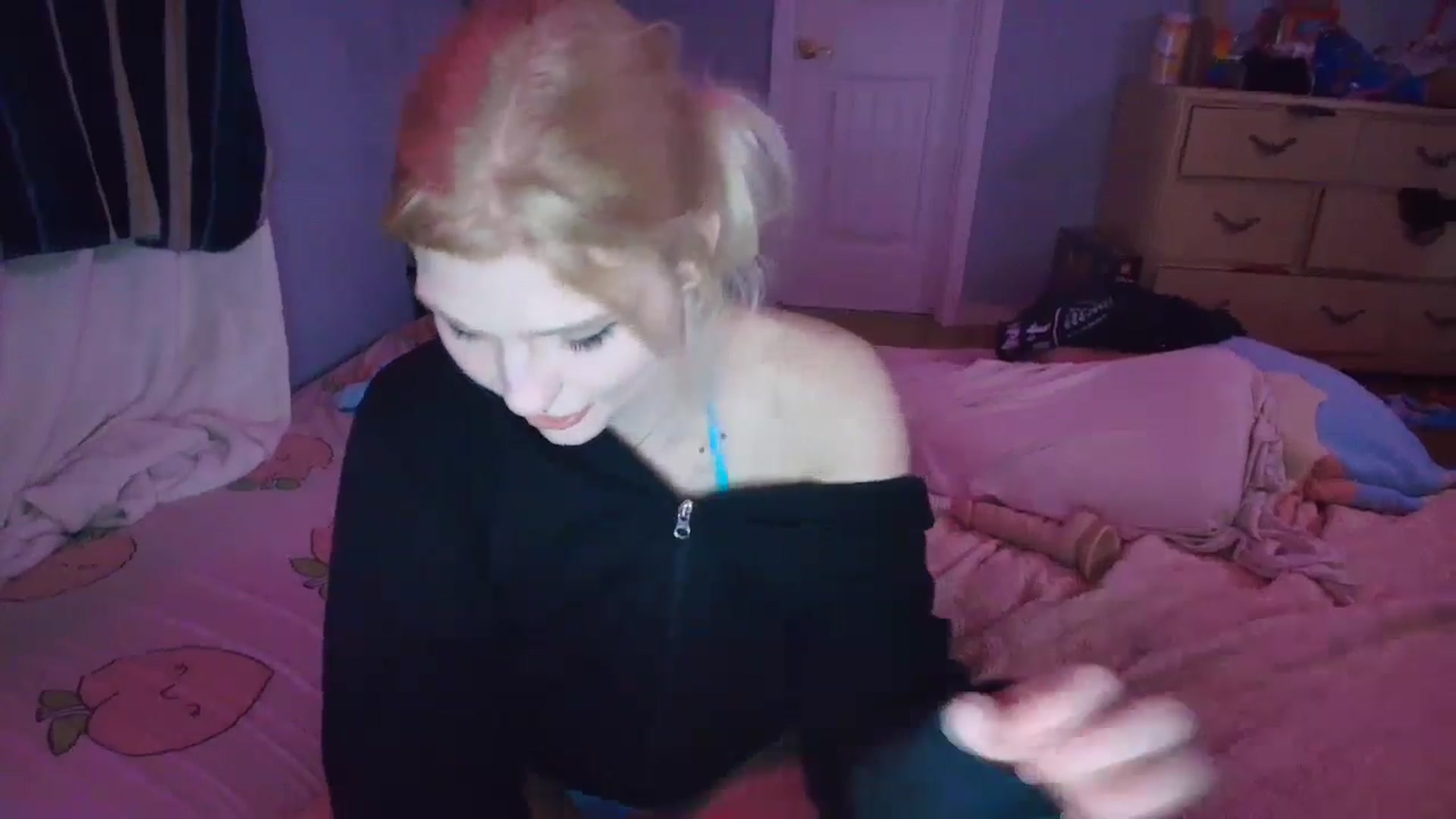 Gallery image thumbnail from DuckChan0's myfreecams stream on, 02/01/2025, 24:52 image 16 of 20