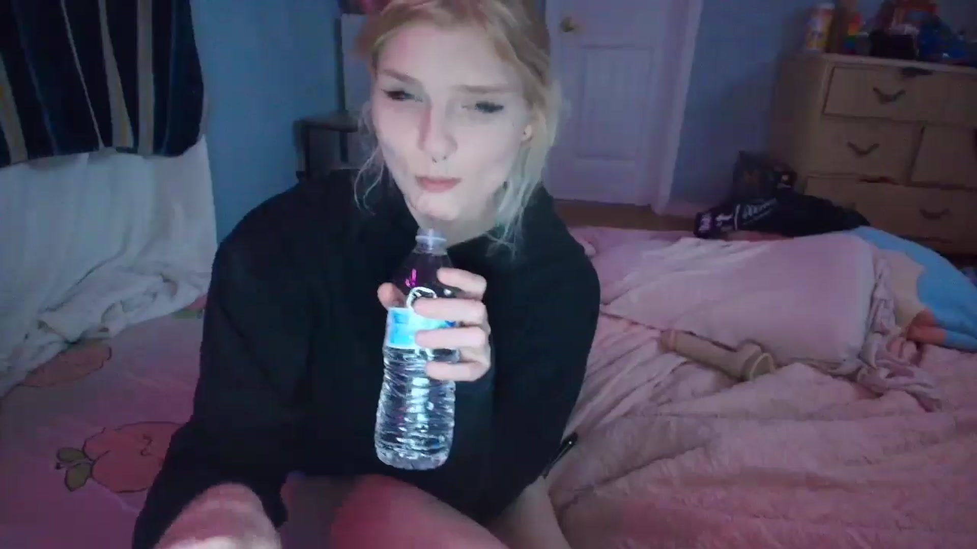 Gallery image thumbnail from DuckChan0's myfreecams stream on, 02/01/2025, 24:52 image 10 of 20