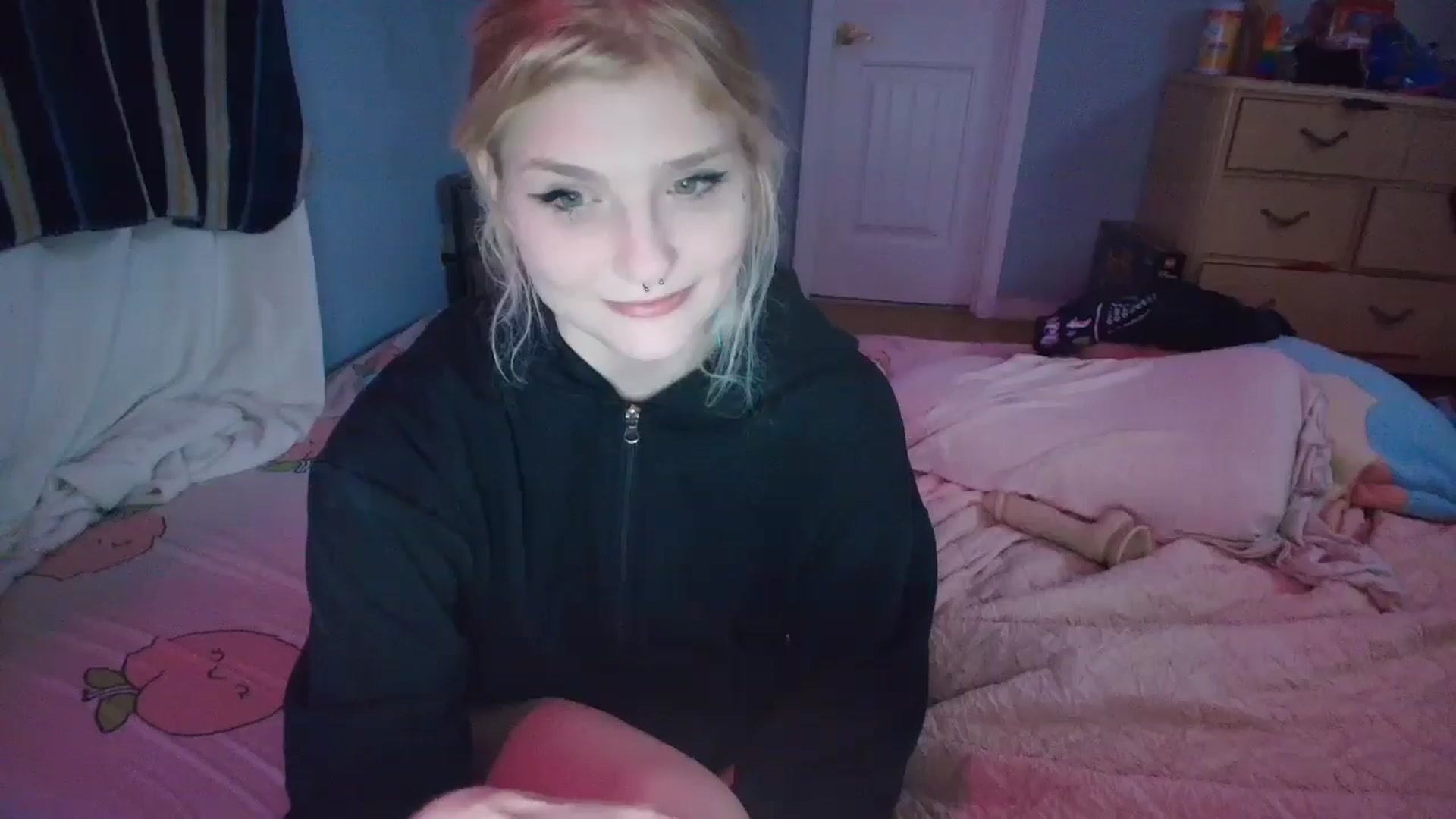 Gallery image thumbnail from DuckChan0's myfreecams stream on, 02/01/2025, 24:52 image 11 of 20