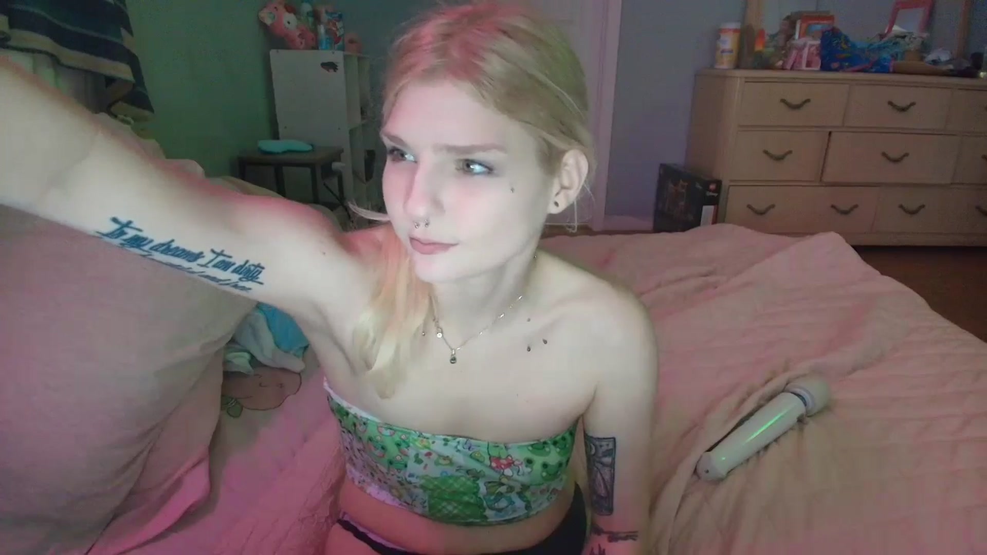 Gallery image thumbnail from DuckChan0's myfreecams stream on, 02/01/2025, 17:15 image 3 of 20