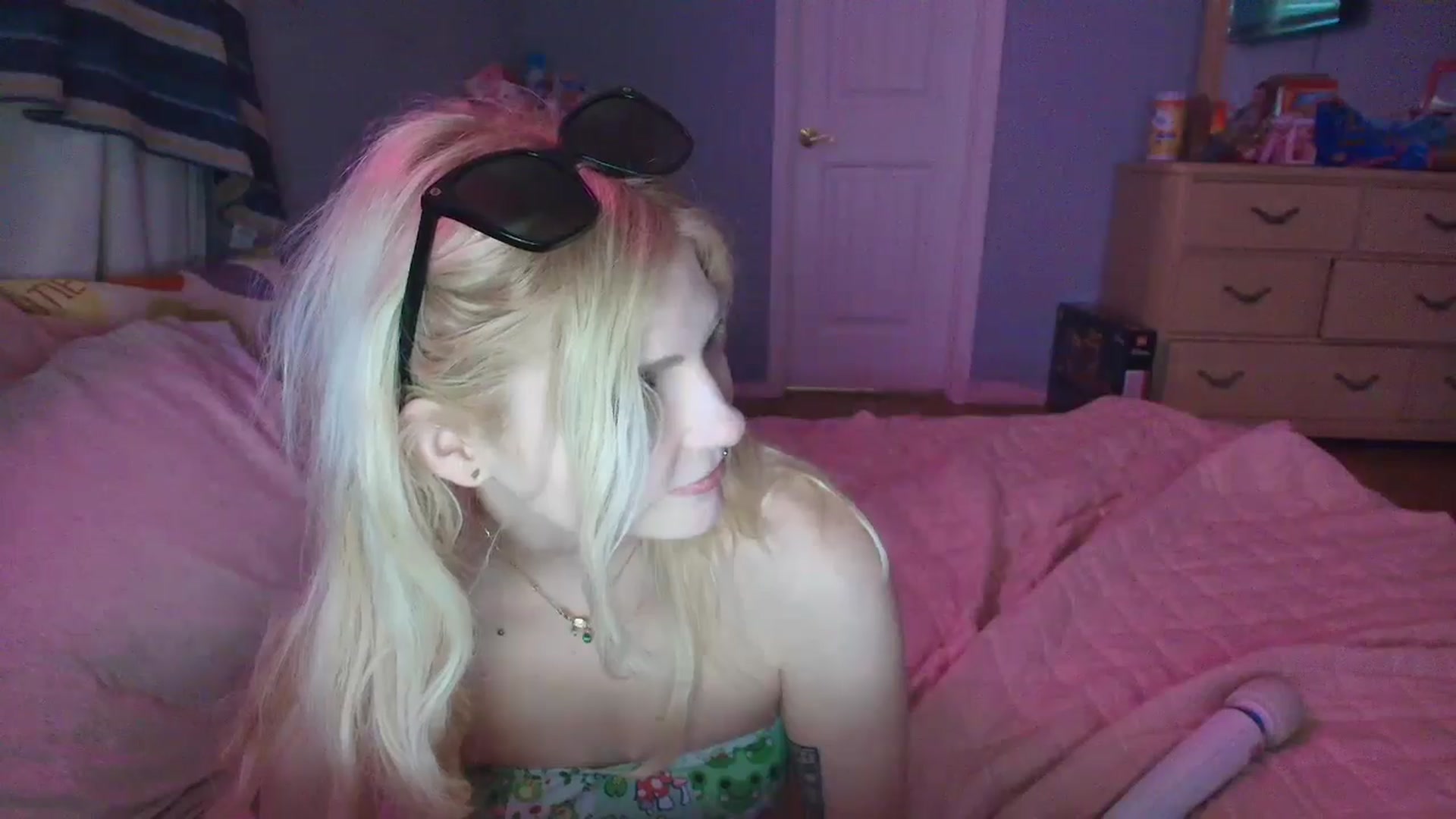 Gallery image thumbnail from DuckChan0's myfreecams stream on, 02/01/2025, 17:15 image 13 of 20