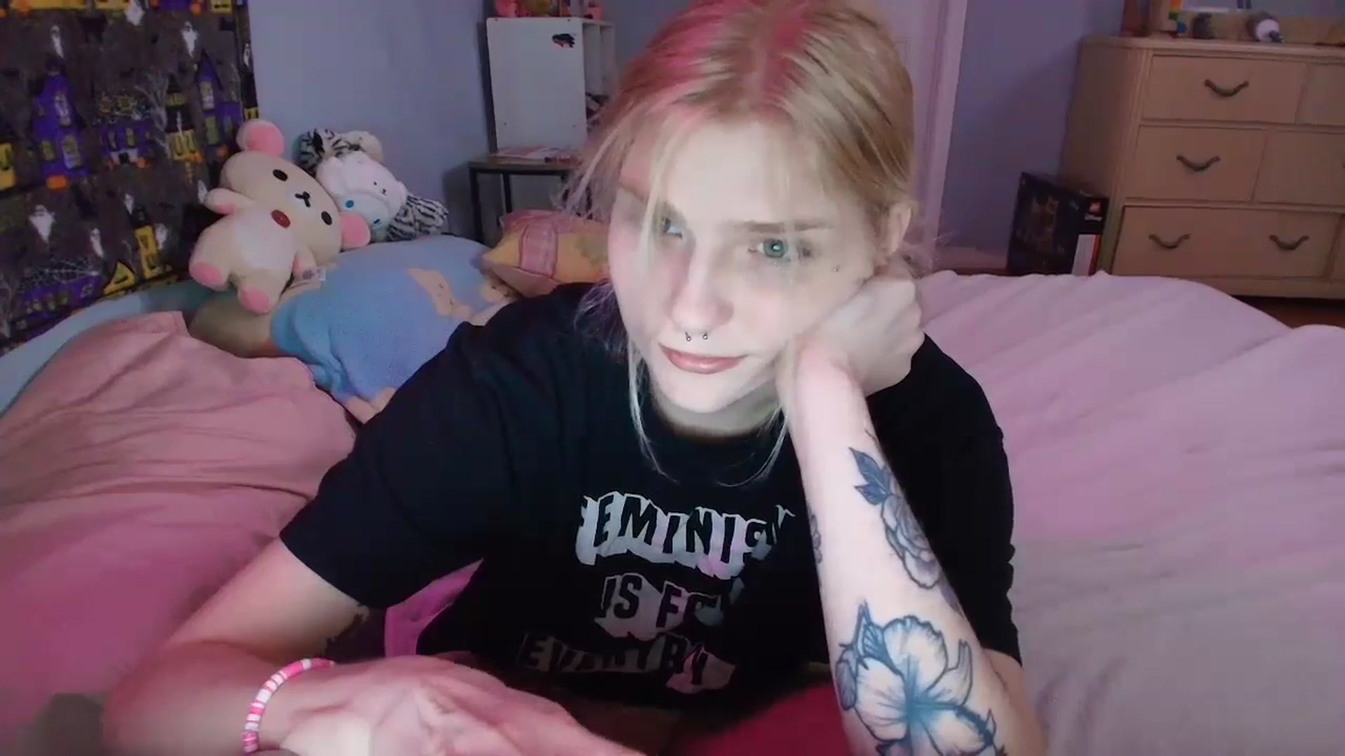 Gallery image thumbnail from DuckChan0's myfreecams stream on, 02/02/2025, 17:34 image 5 of 20