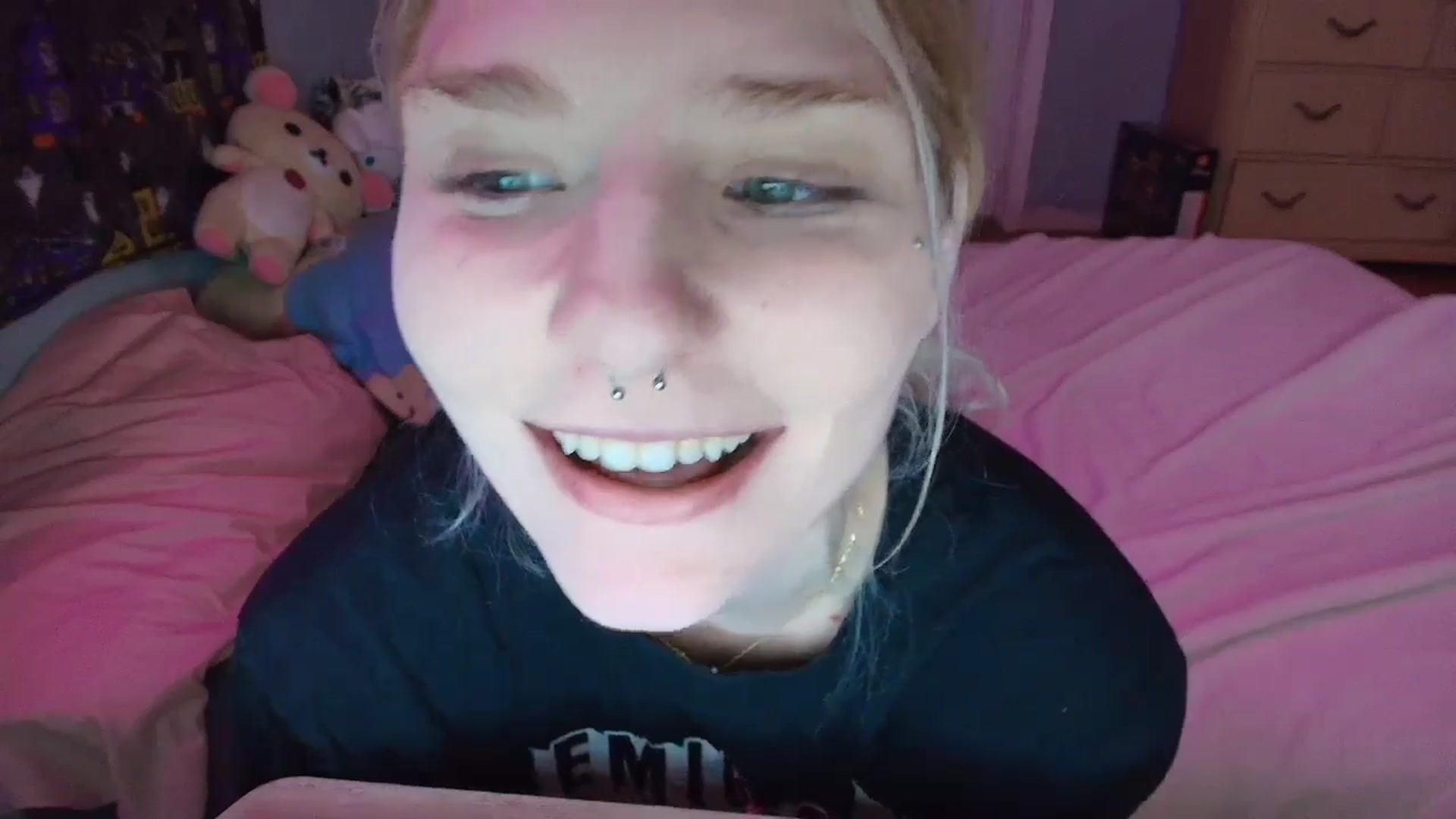 Gallery image thumbnail from DuckChan0's myfreecams stream on, 02/02/2025, 17:34 image 16 of 20