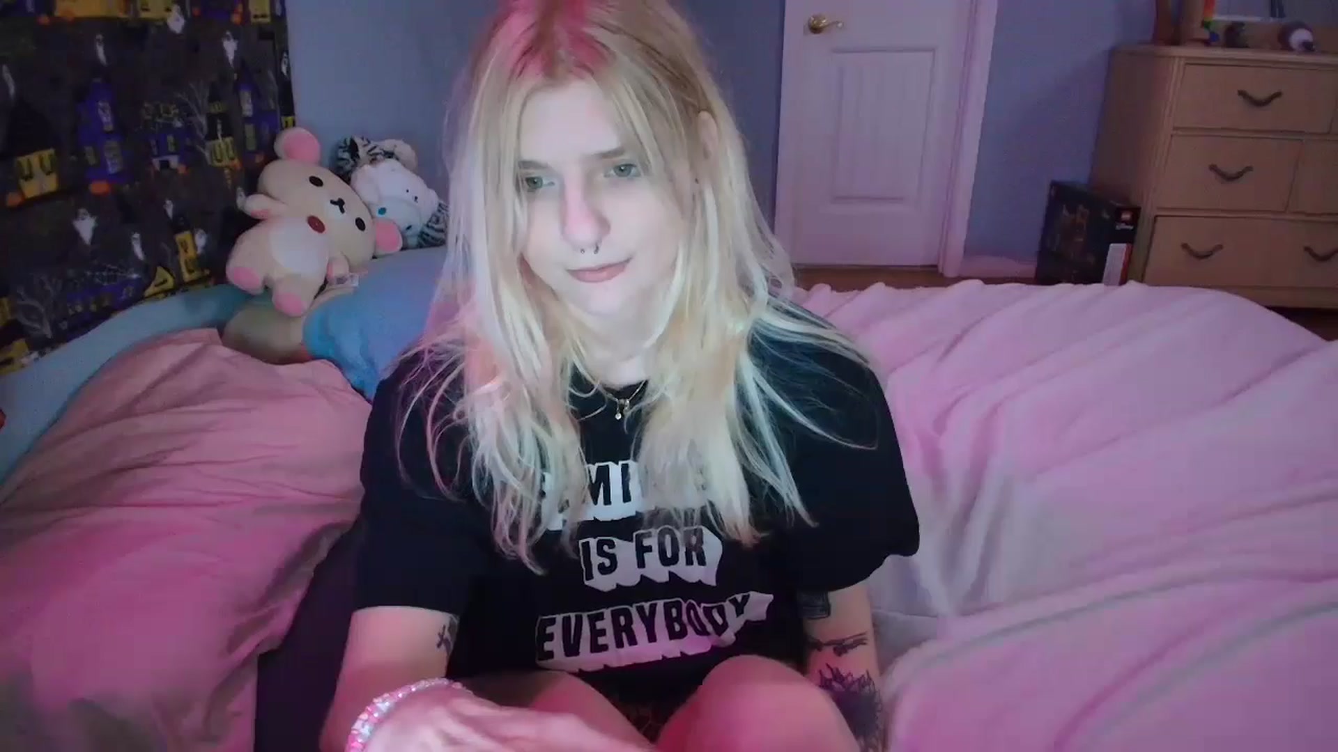 Gallery image thumbnail from DuckChan0's myfreecams stream on, 02/02/2025, 18:01 image 19 of 20