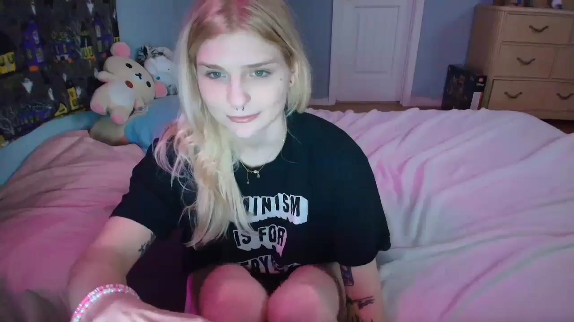 Gallery image thumbnail from DuckChan0's myfreecams stream on, 02/02/2025, 18:01 image 17 of 20