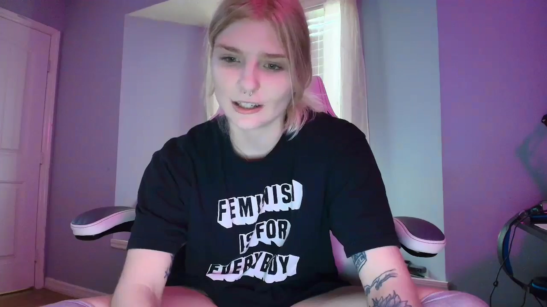 Gallery image thumbnail from DuckChan0's myfreecams stream on, 02/02/2025, 19:34 image 4 of 20