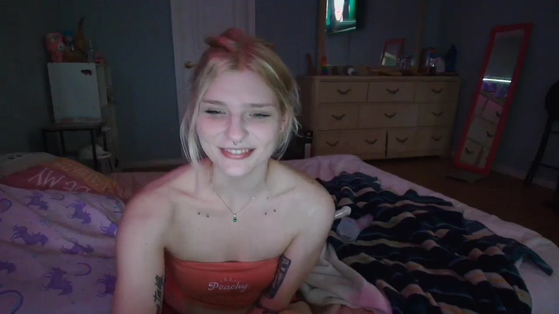 Gallery image thumbnail from DuckChan0's myfreecams stream on, 02/03/2025, 18:04 image 3 of 20