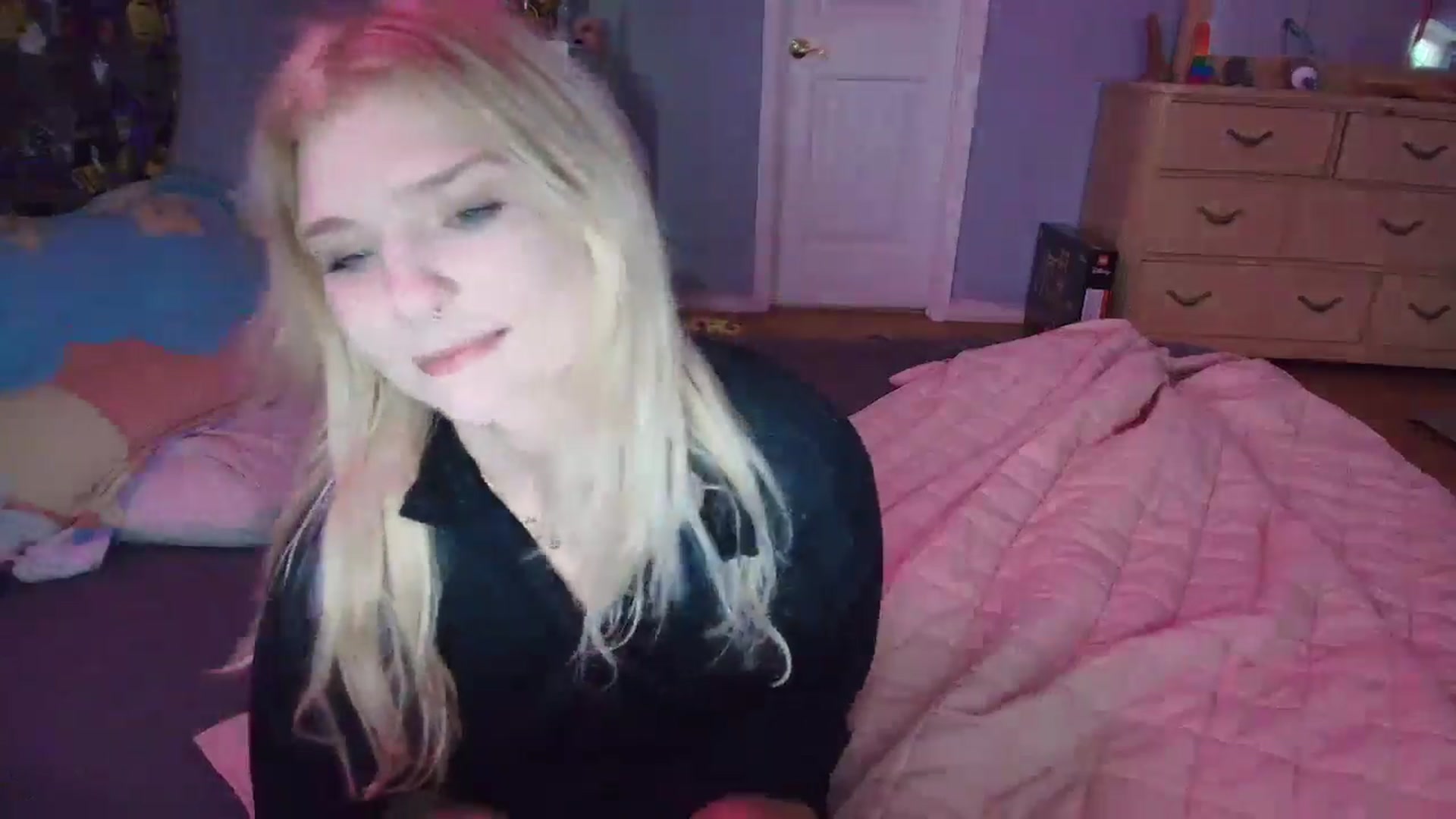 Gallery image thumbnail from DuckChan0's myfreecams stream on, 02/04/2025, 14:23 image 9 of 20