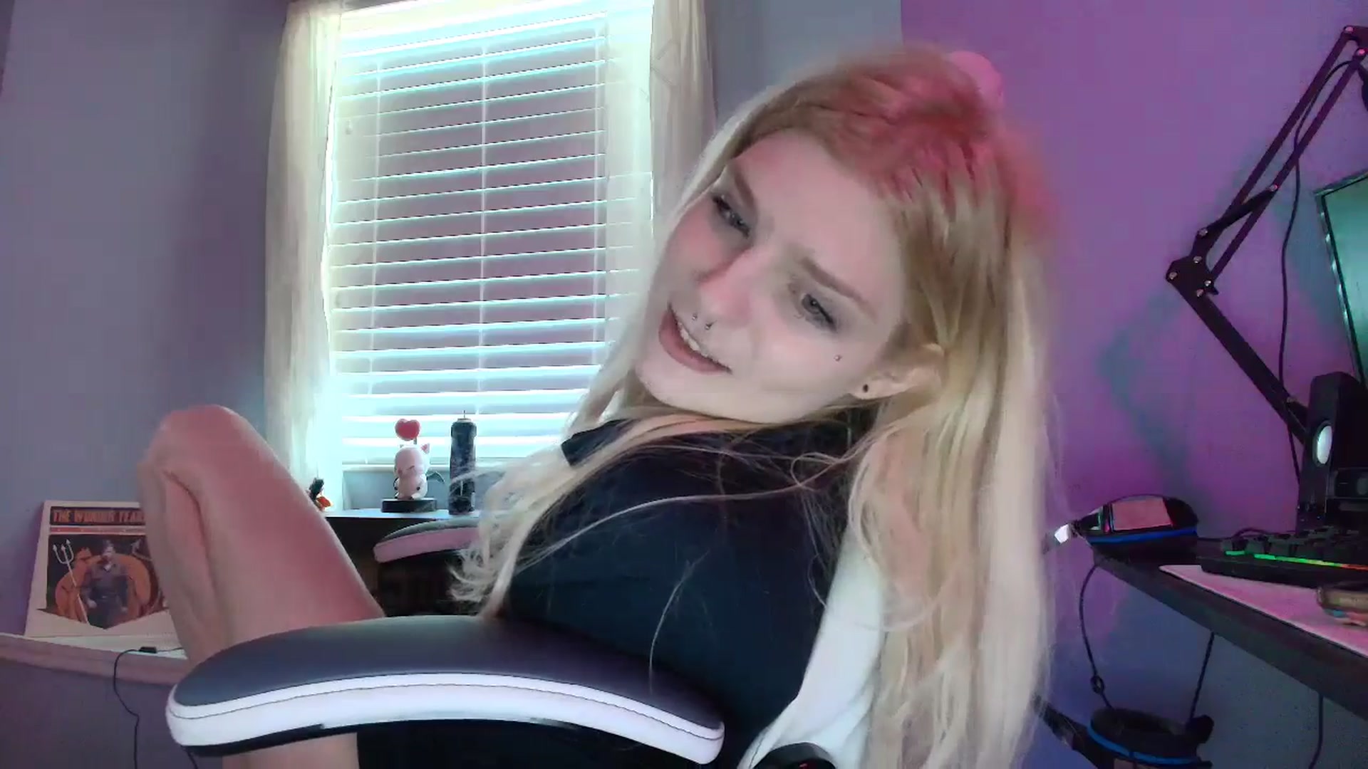 Gallery image thumbnail from DuckChan0's myfreecams stream on, 02/04/2025, 15:03 image 14 of 20