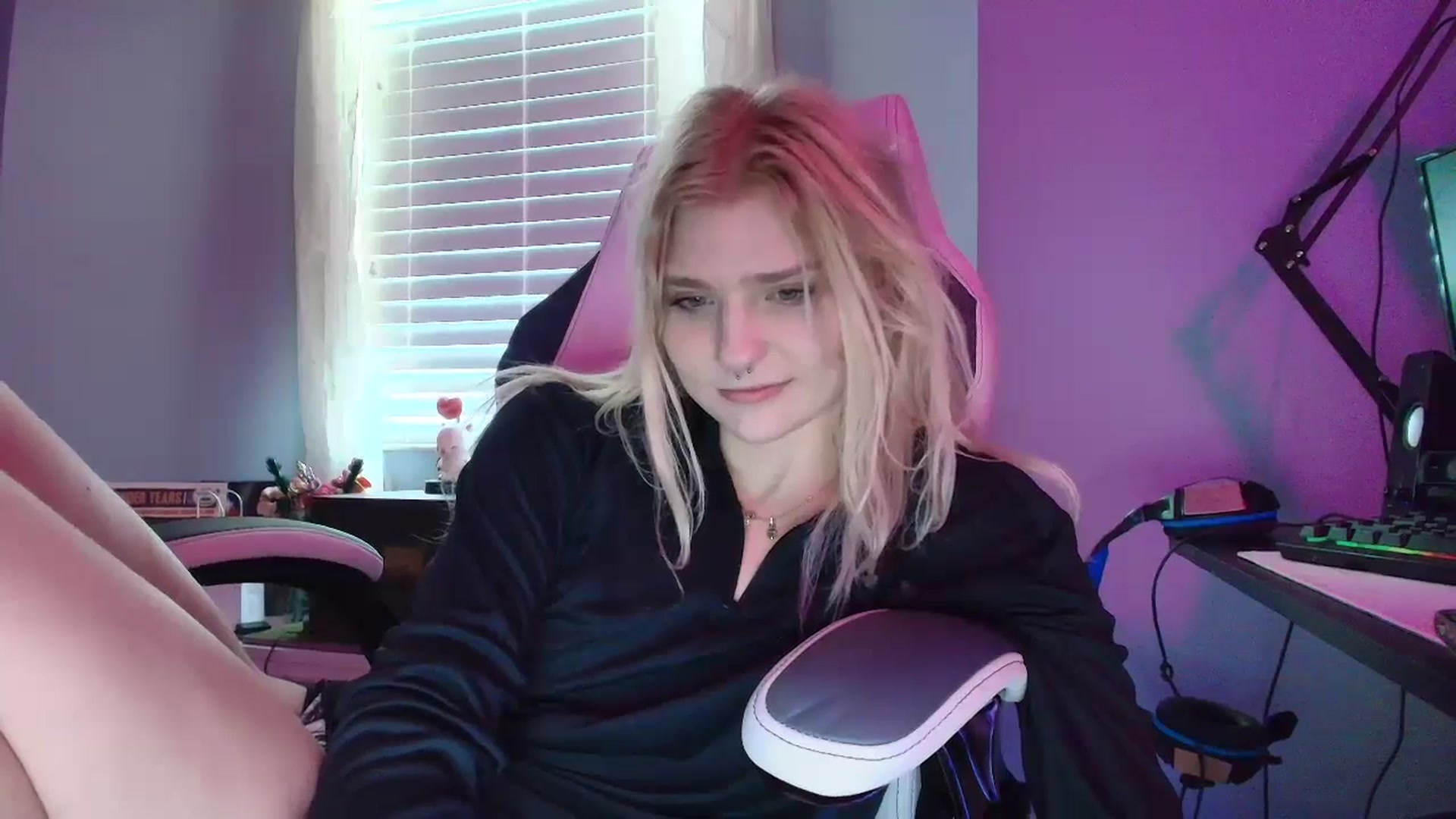 Gallery image thumbnail from DuckChan0's myfreecams stream on, 02/04/2025, 16:39 image 10 of 20