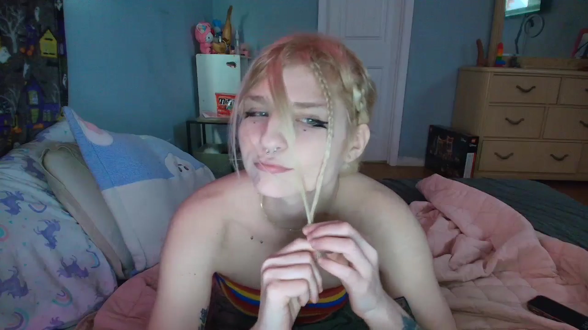 Gallery image thumbnail from DuckChan0's myfreecams stream on, 02/05/2025, 16:37 image 13 of 20