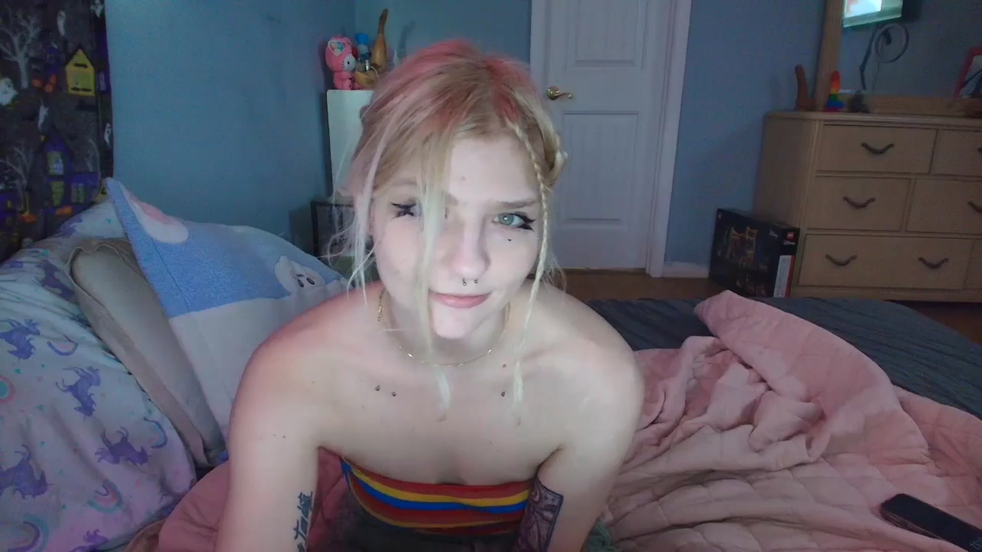 Gallery image thumbnail from DuckChan0's myfreecams stream on, 02/05/2025, 16:37 image 14 of 20