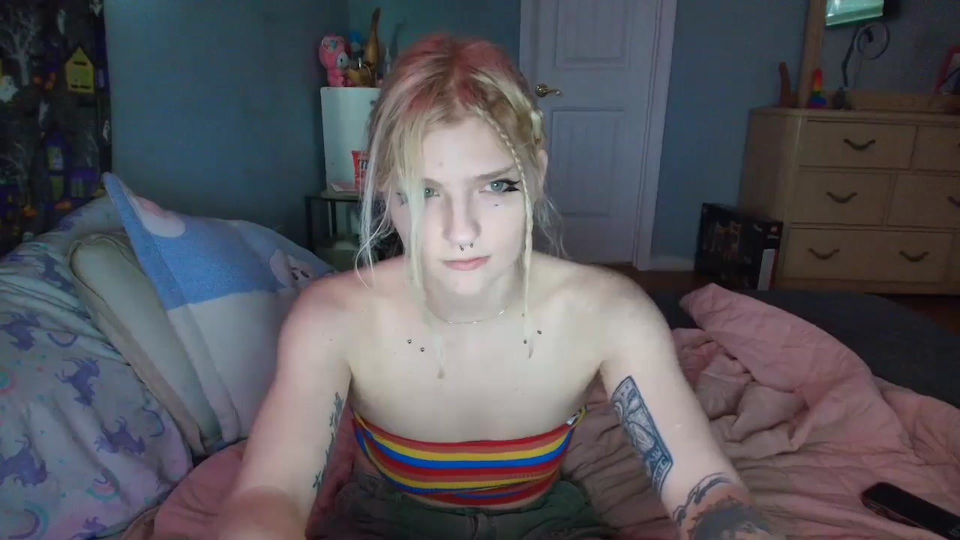Gallery image thumbnail from DuckChan0's myfreecams stream on, 02/05/2025, 16:37 image 16 of 20