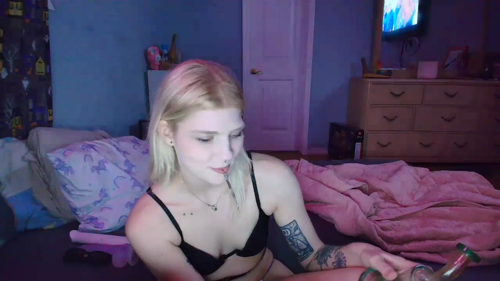 Gallery image thumbnail from DuckChan0's myfreecams stream on, 02/06/2025, 01:04 image 6 of 20