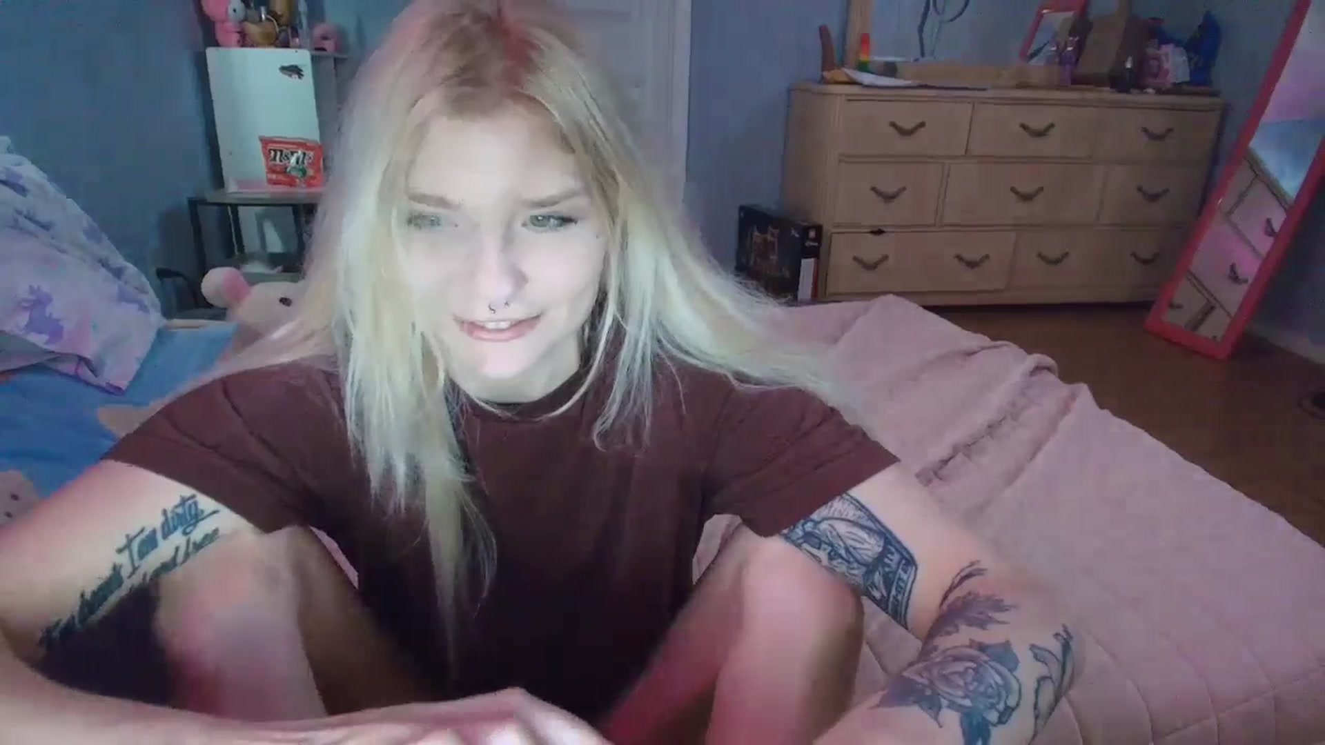 Gallery image thumbnail from DuckChan0's myfreecams stream on, 02/06/2025, 15:31 image 13 of 20