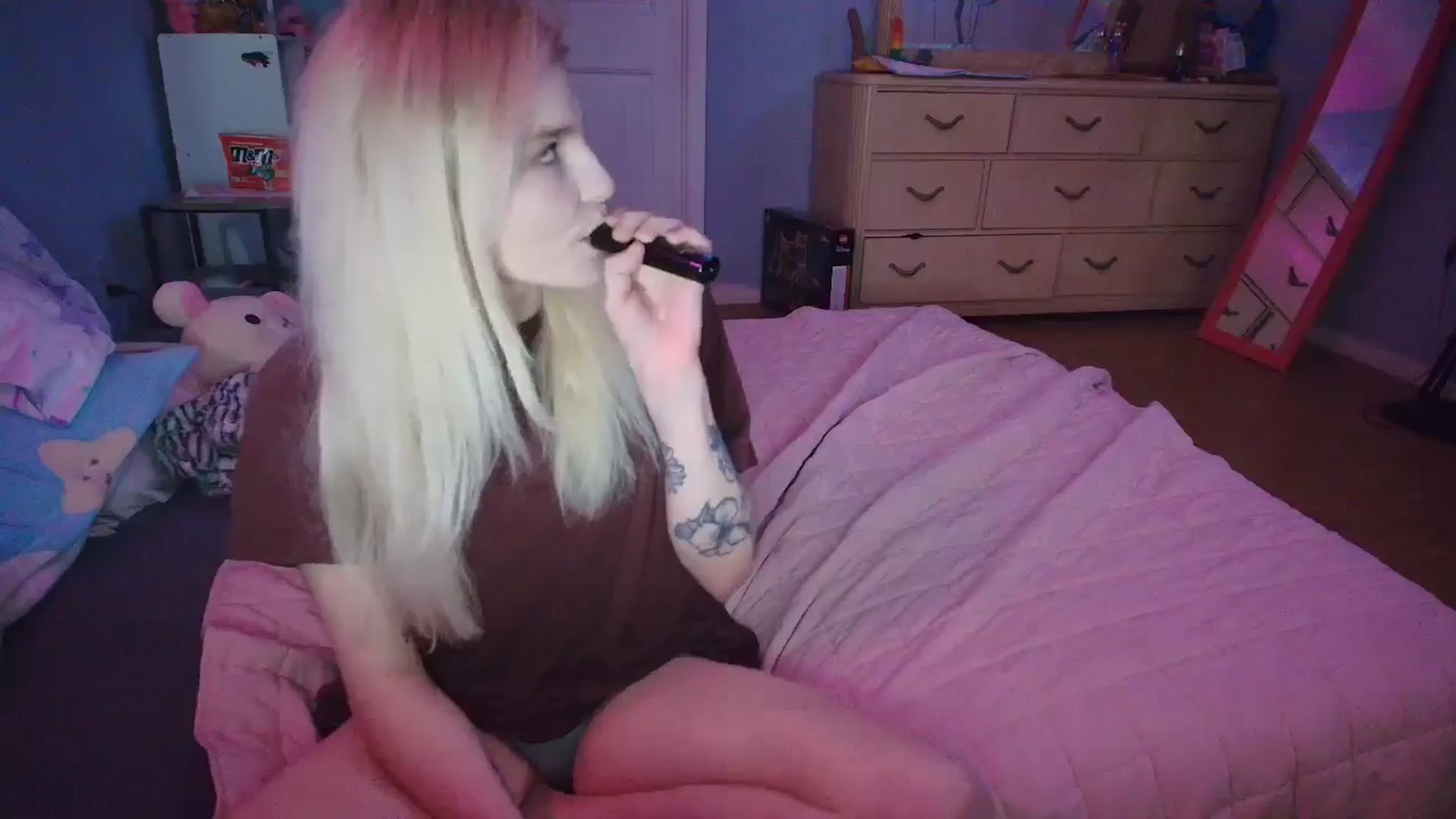 Gallery image thumbnail from DuckChan0's myfreecams stream on, 02/06/2025, 15:31 image 9 of 20