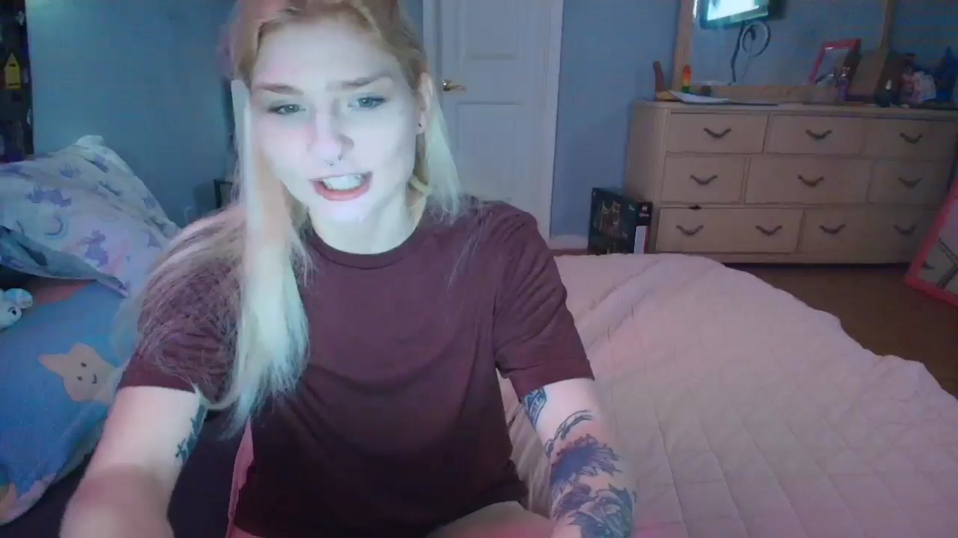 Gallery image thumbnail from DuckChan0's myfreecams stream on, 02/06/2025, 15:31 image 3 of 20