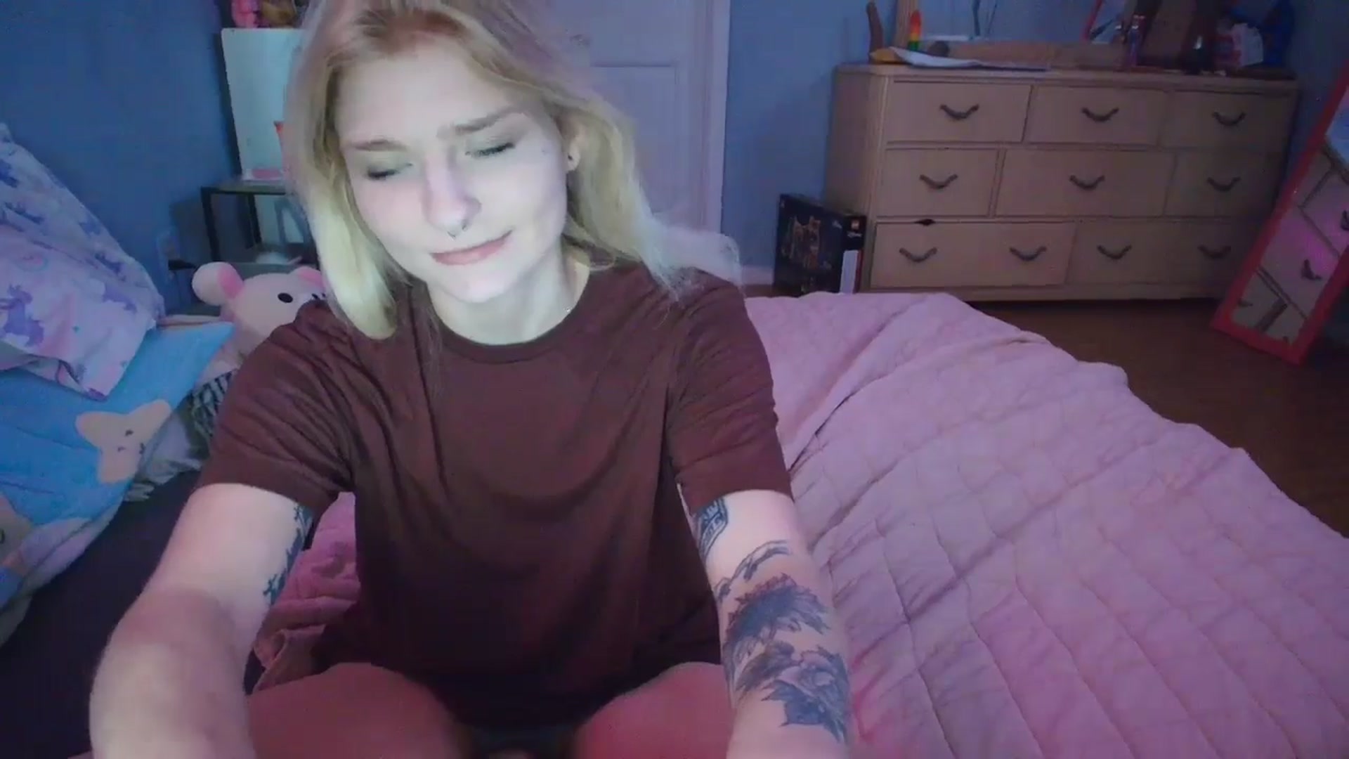 Gallery image thumbnail from DuckChan0's myfreecams stream on, 02/06/2025, 15:31 image 7 of 20