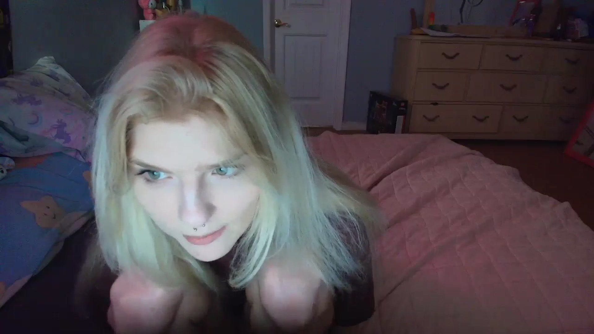 Gallery image thumbnail from DuckChan0's myfreecams stream on, 02/06/2025, 15:31 image 5 of 20
