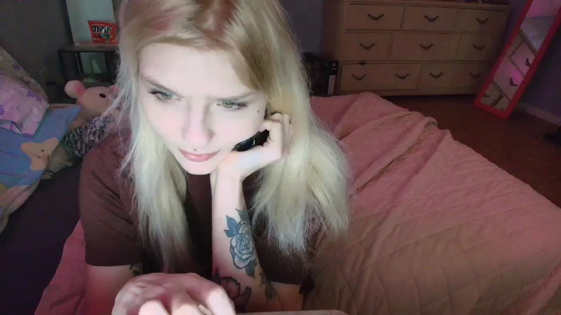 Gallery image thumbnail from DuckChan0's myfreecams stream on, 02/06/2025, 15:31 image 15 of 20