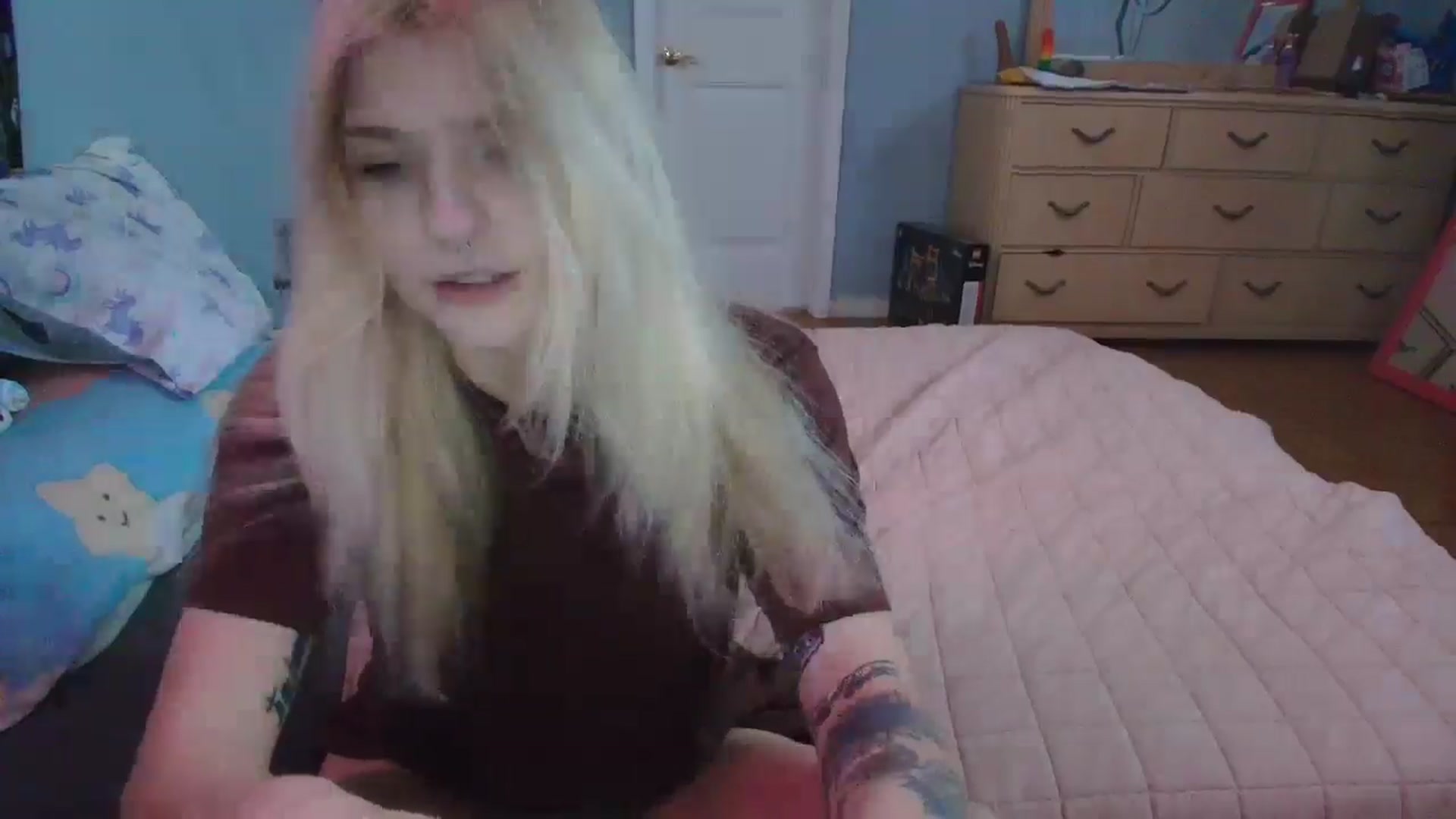 Gallery image thumbnail from DuckChan0's myfreecams stream on, 02/06/2025, 15:31 image 4 of 20