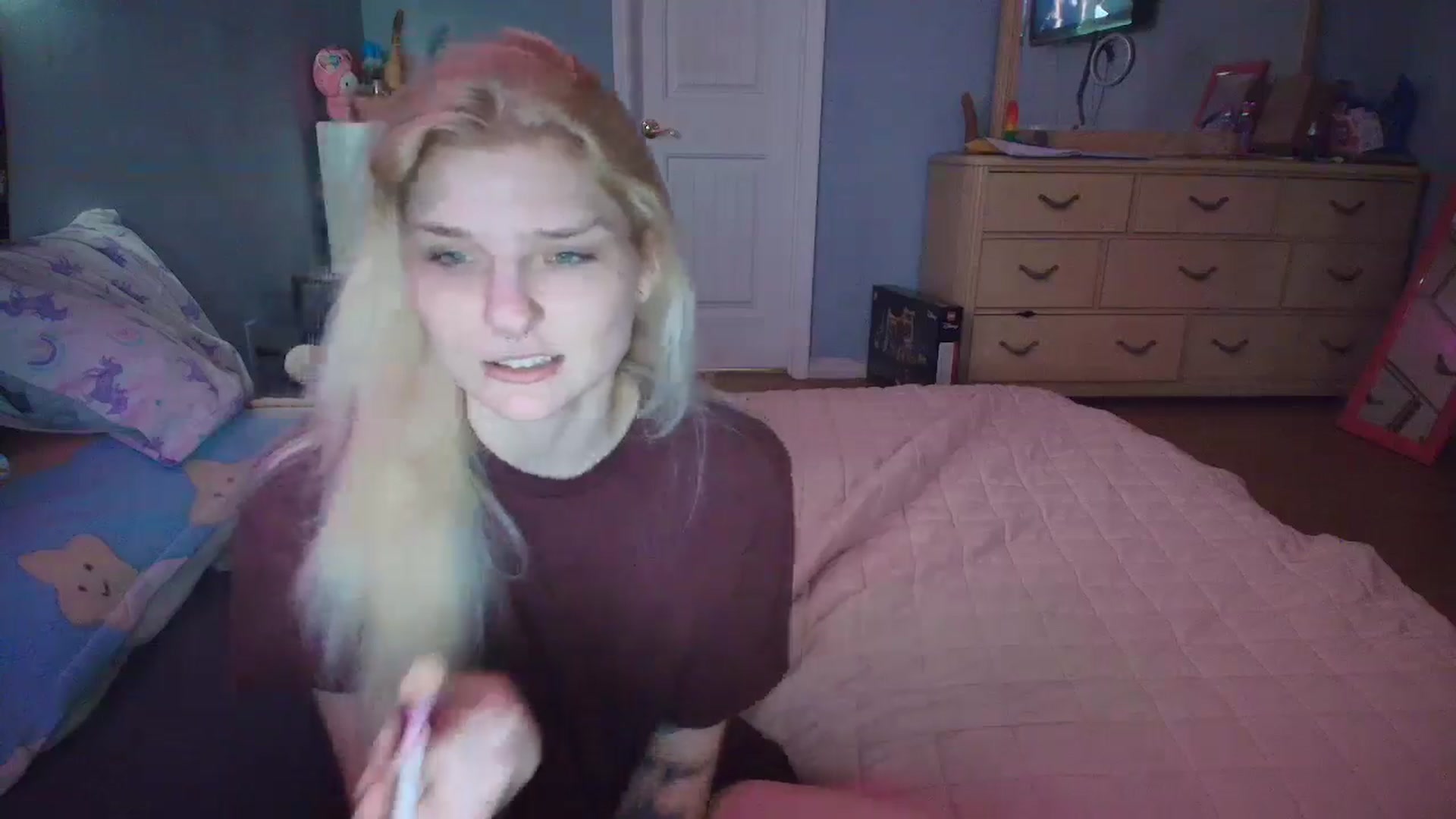 Gallery image thumbnail from DuckChan0's myfreecams stream on, 02/06/2025, 15:31 image 2 of 20