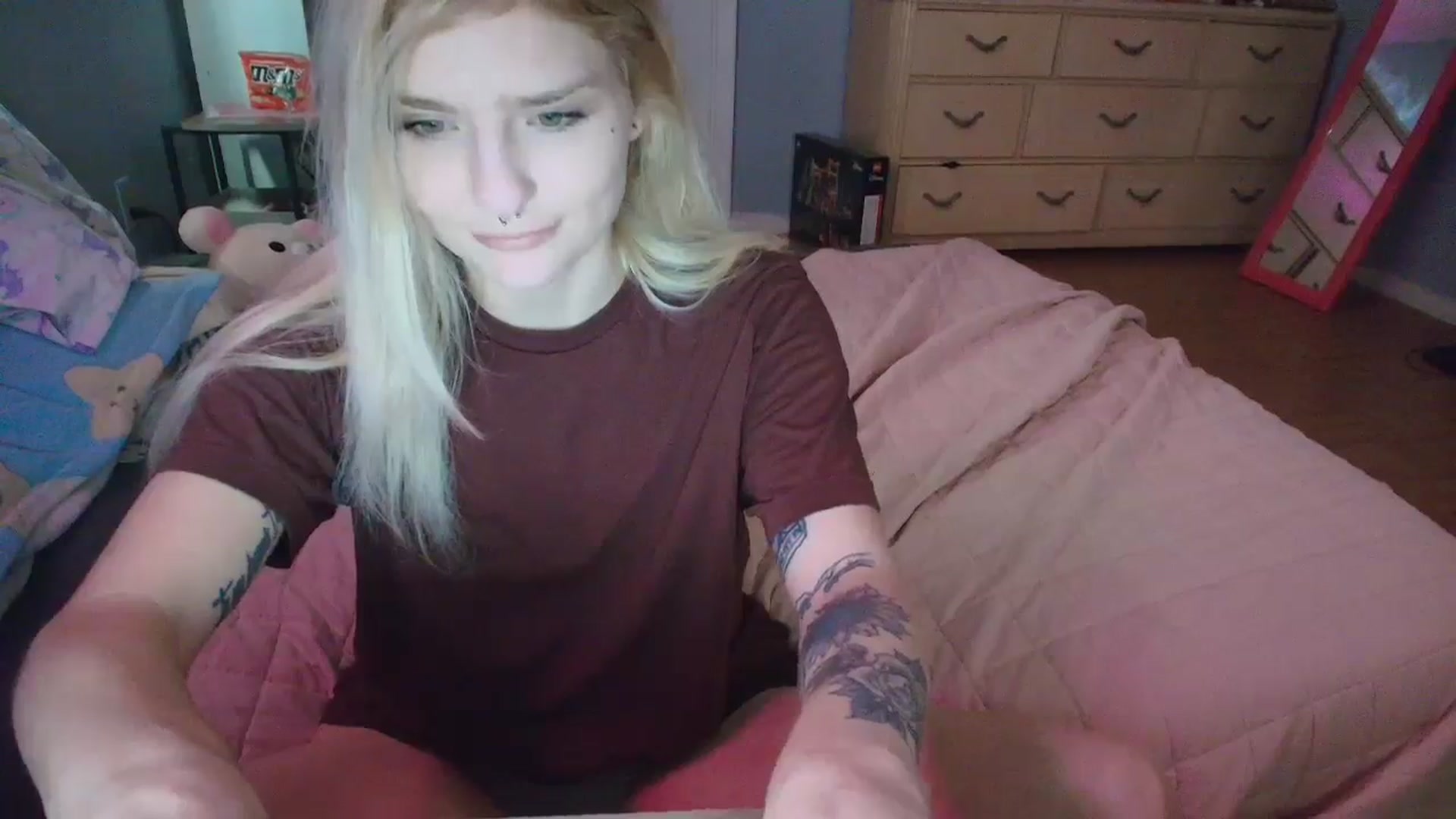 Gallery image thumbnail from DuckChan0's myfreecams stream on, 02/06/2025, 15:31 image 14 of 20