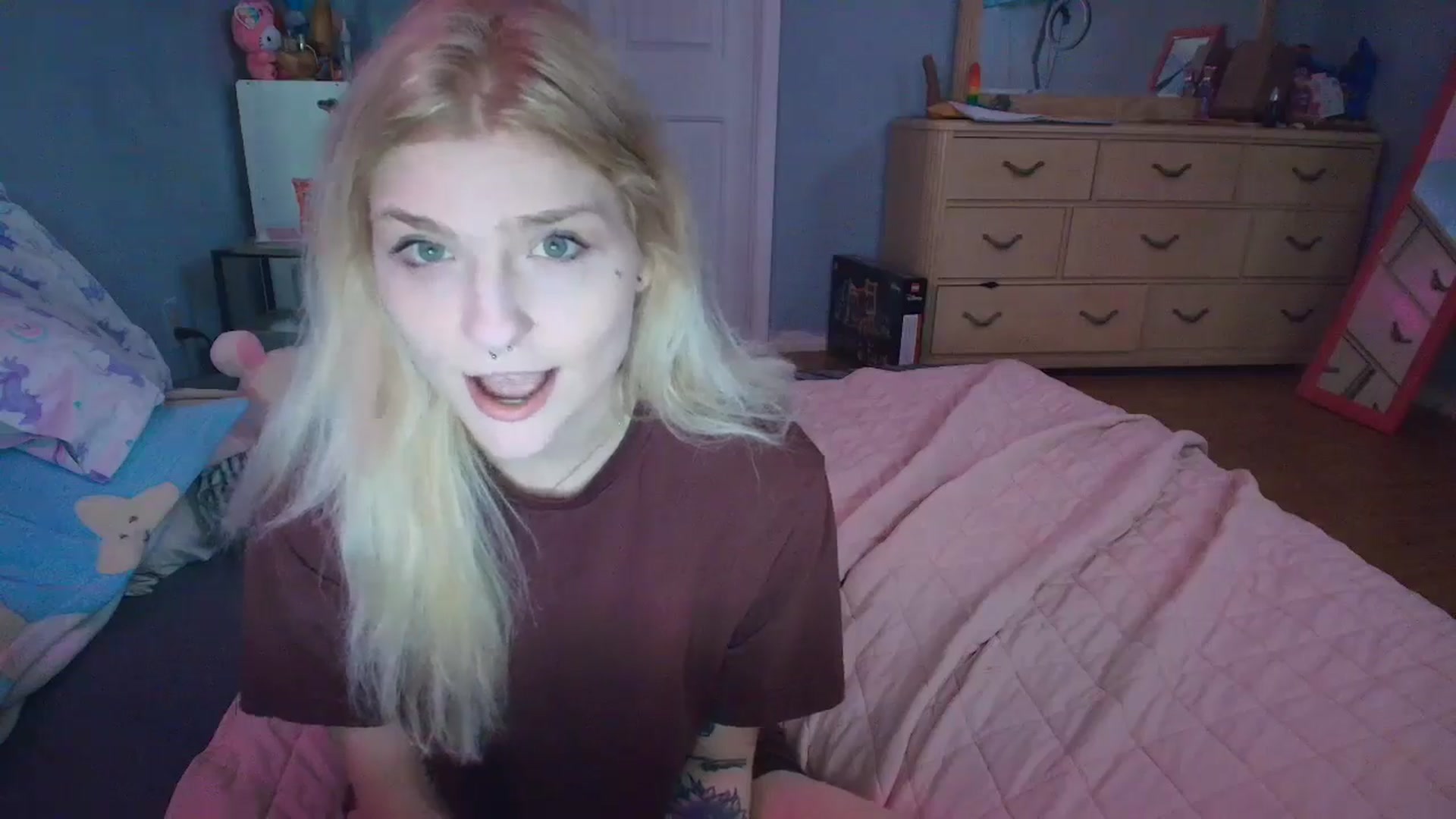 Gallery image thumbnail from DuckChan0's myfreecams stream on, 02/06/2025, 15:31 image 11 of 20