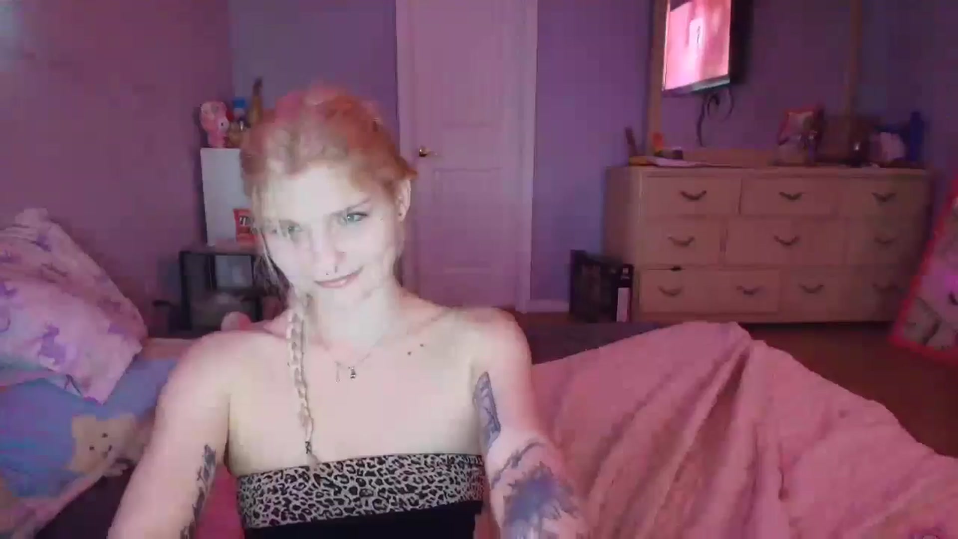 Gallery image thumbnail from DuckChan0's myfreecams stream on, 02/06/2025, 16:20 image 13 of 20