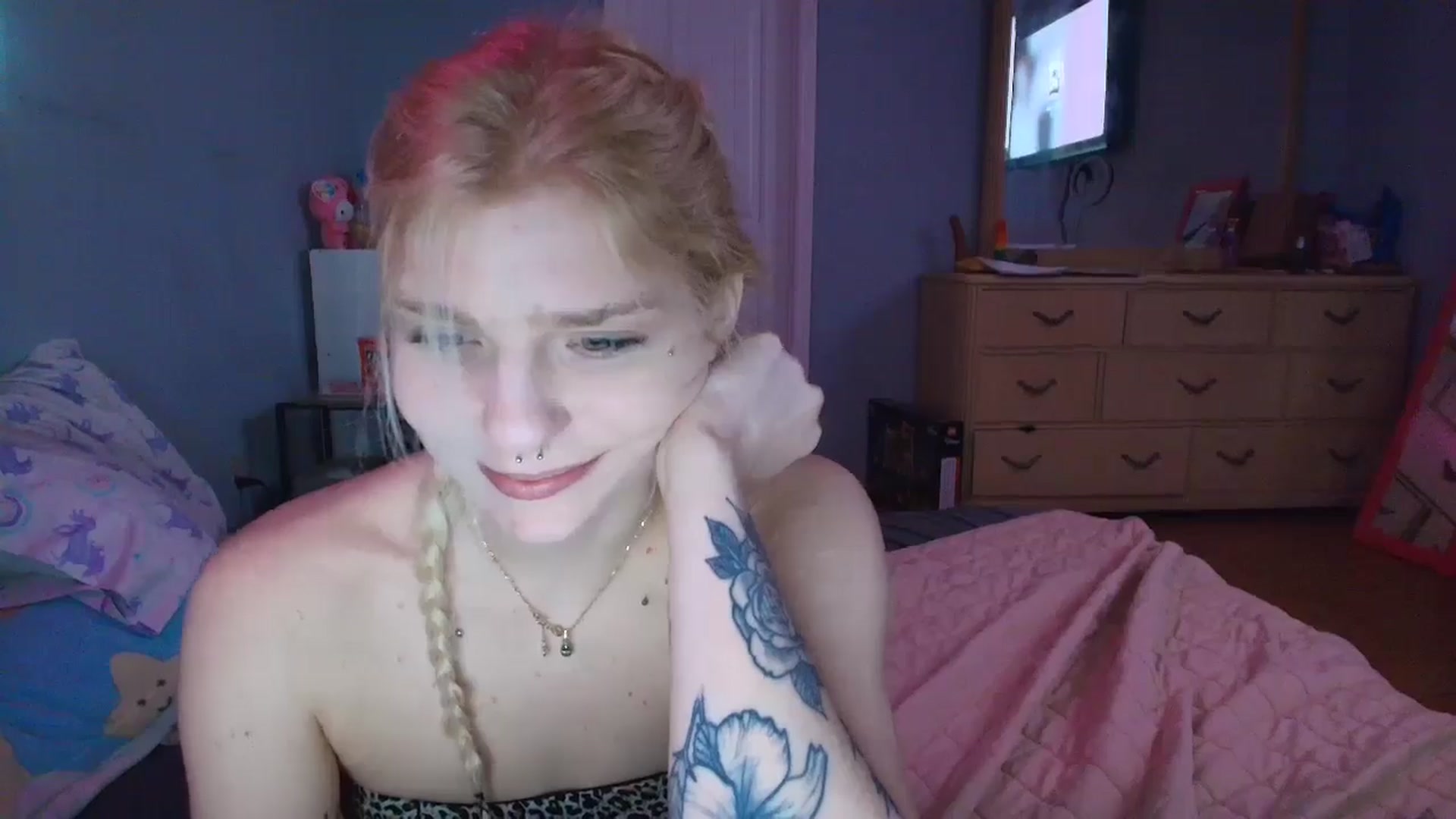Gallery image thumbnail from DuckChan0's myfreecams stream on, 02/06/2025, 16:20 image 12 of 20